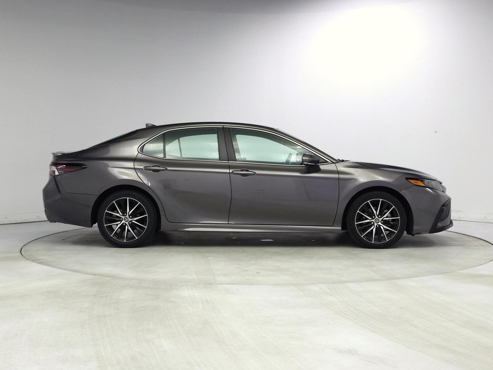 2024 Toyota Camry SE - Photo 8