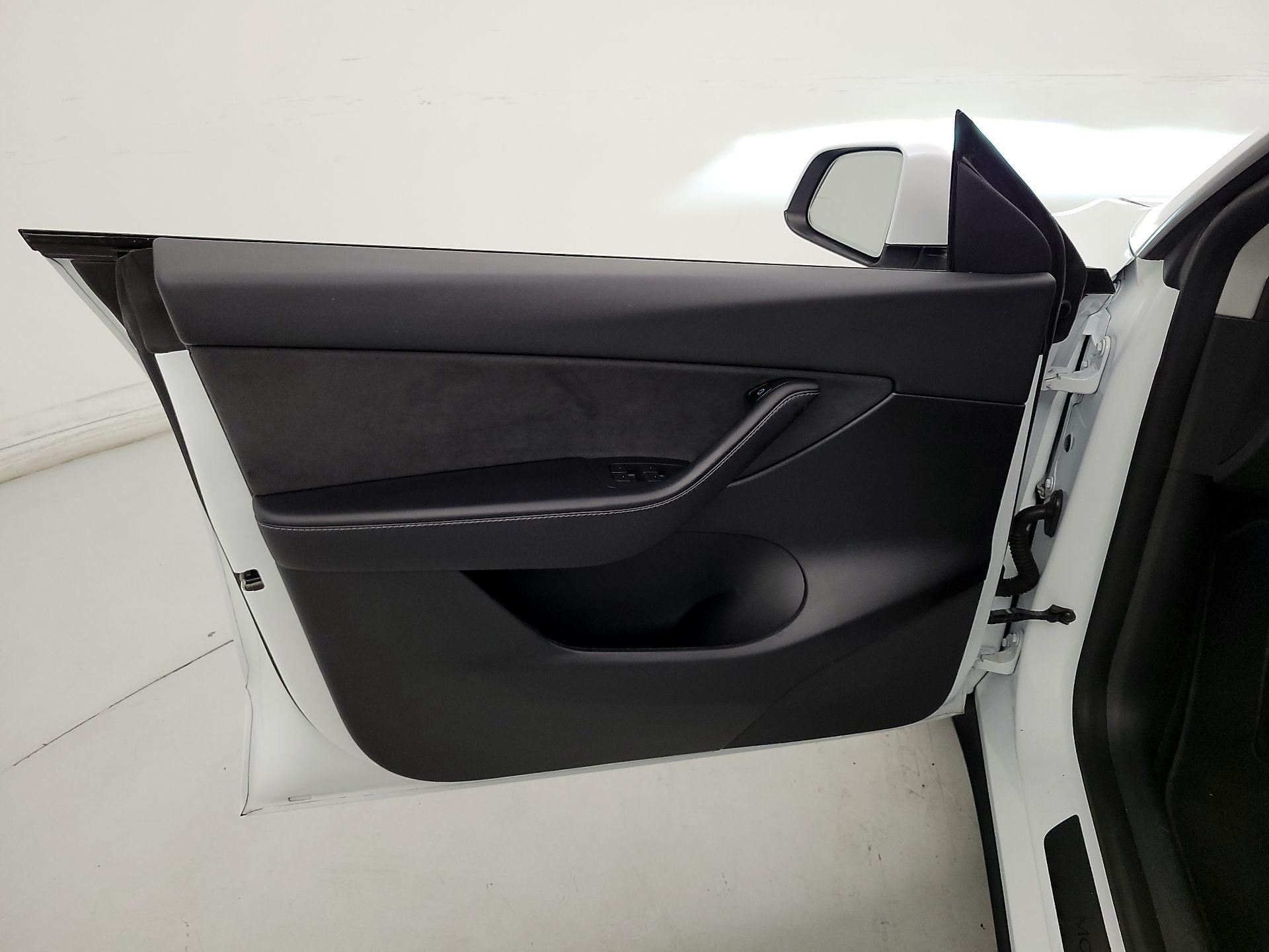 Thumbnail: 2022 Tesla Model Y - 12