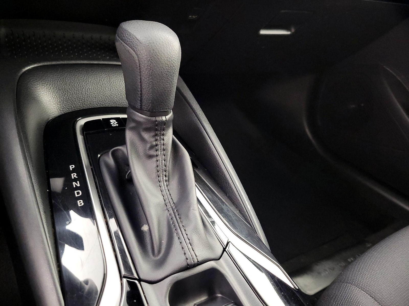 2022 Toyota Corolla LE - Photo 18