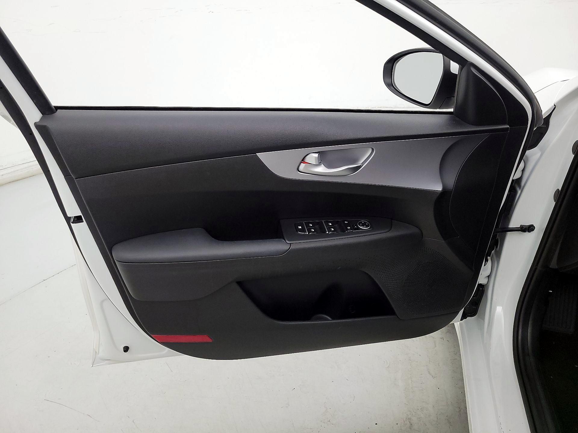 Thumbnail: 2023 Kia Forte - 12