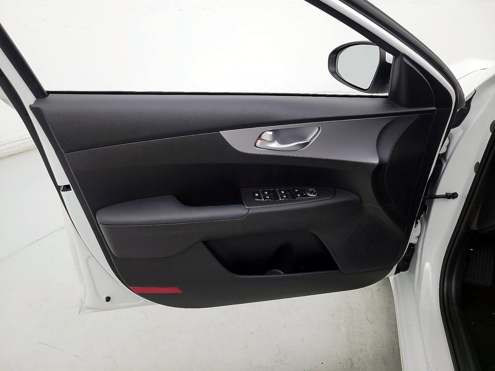2023 Kia Forte LXS - Photo 13