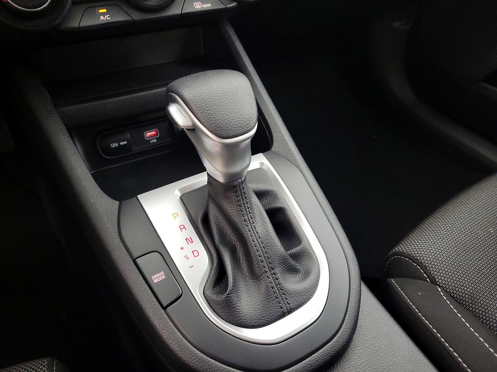 2023 Kia Forte LXS - Photo 18