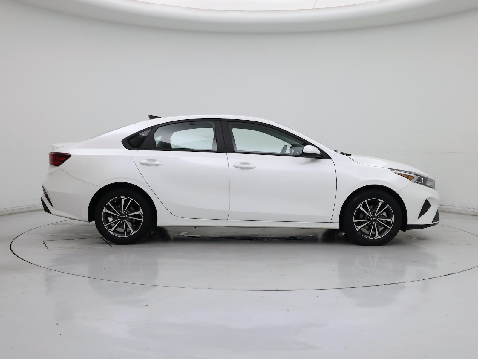 2023 Kia Forte LXS - Photo 8