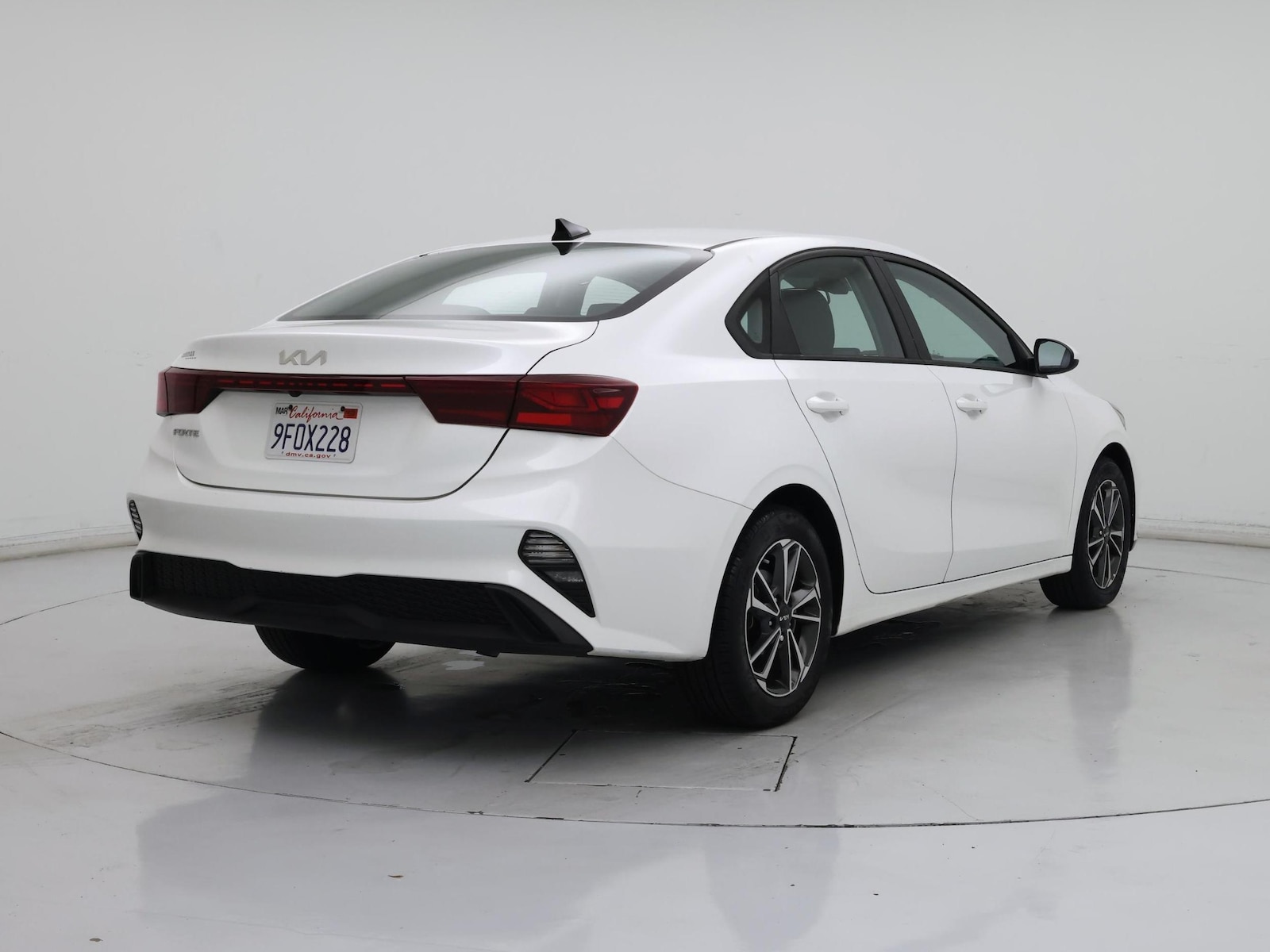 2023 Kia Forte LXS - Photo 9