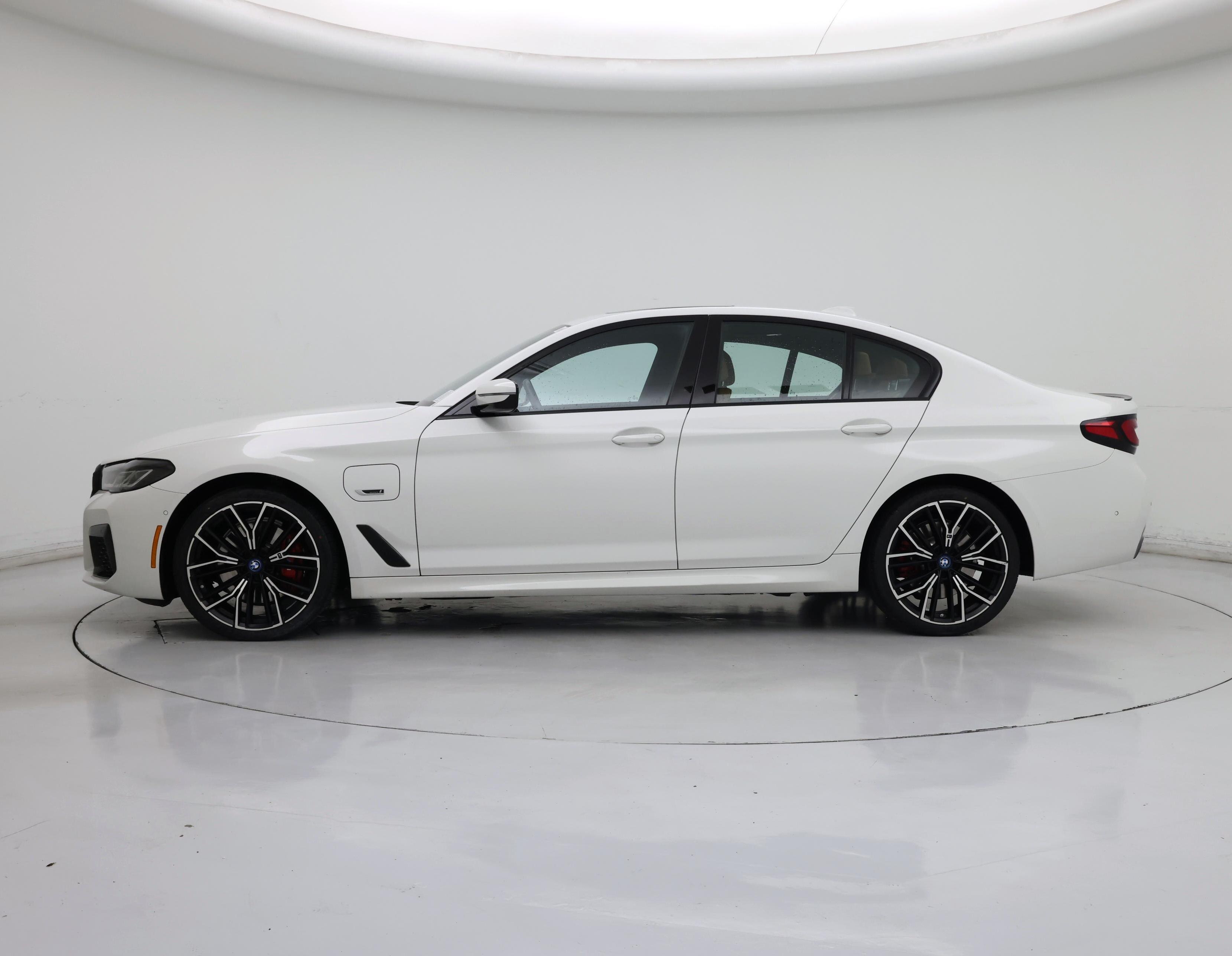Thumbnail: 2023 BMW 5 Series - 3