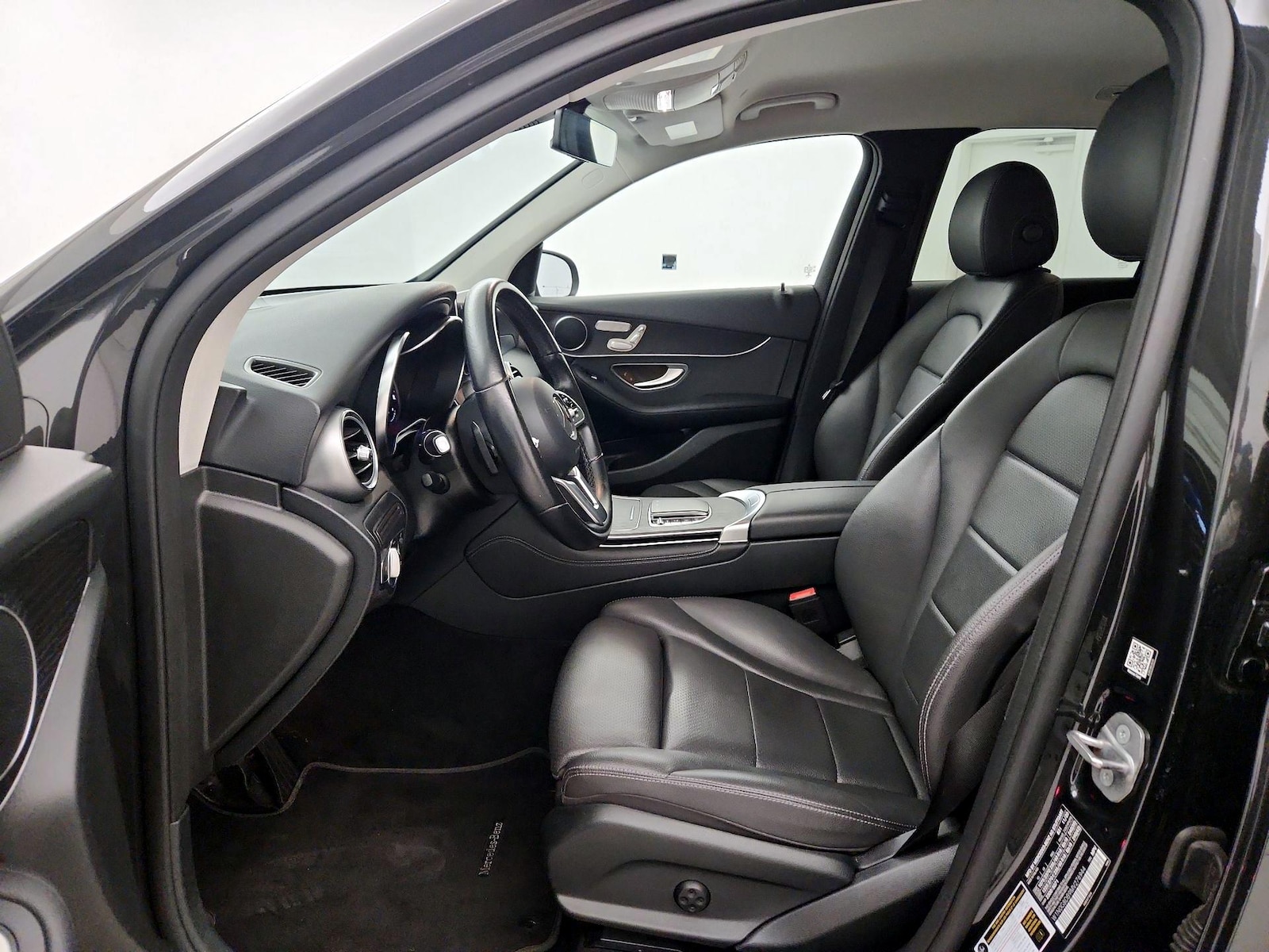 2021 Mercedes-Benz GLC GLC300 - Photo 12