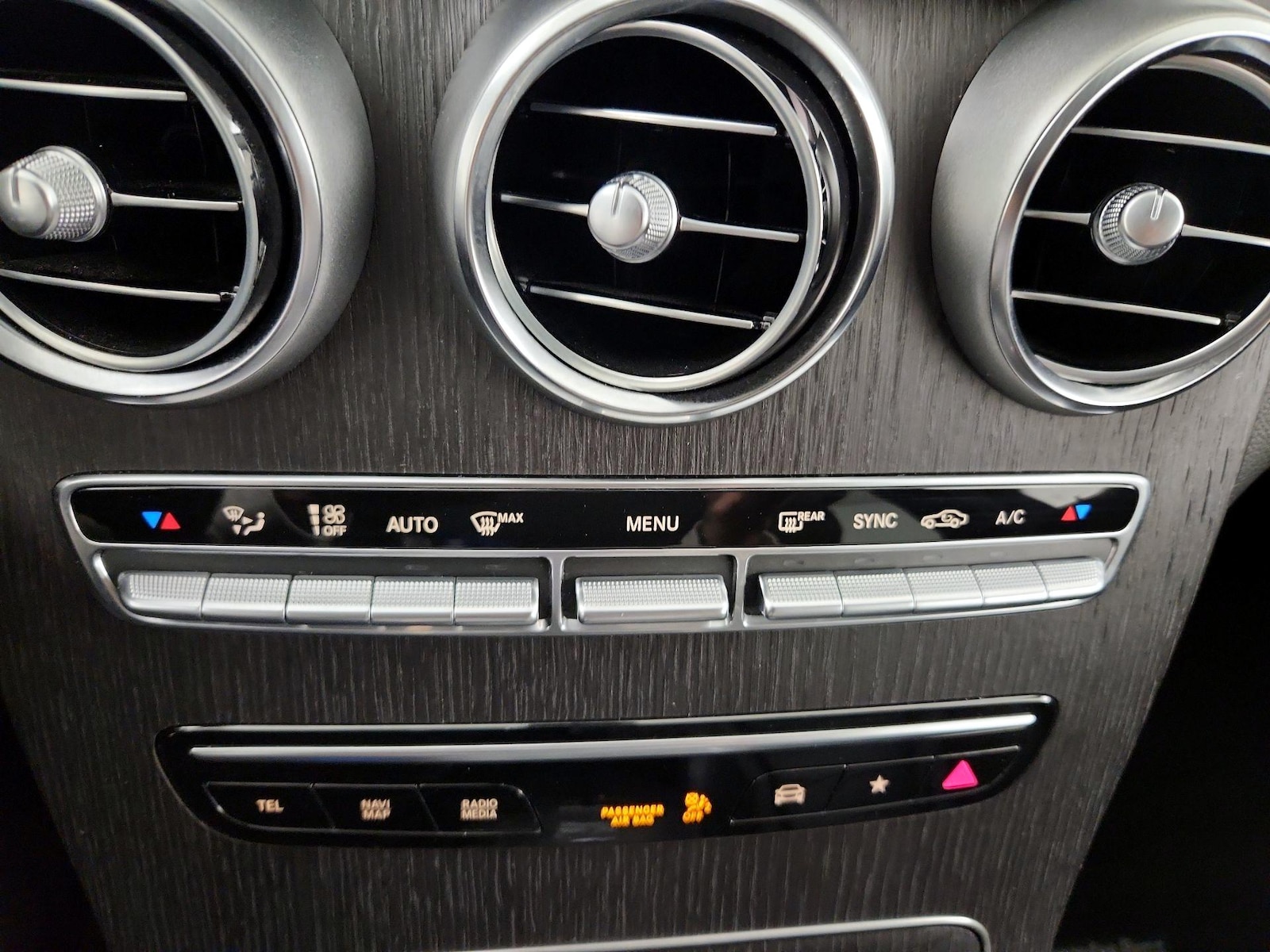 2021 Mercedes-Benz GLC GLC300 - Photo 17