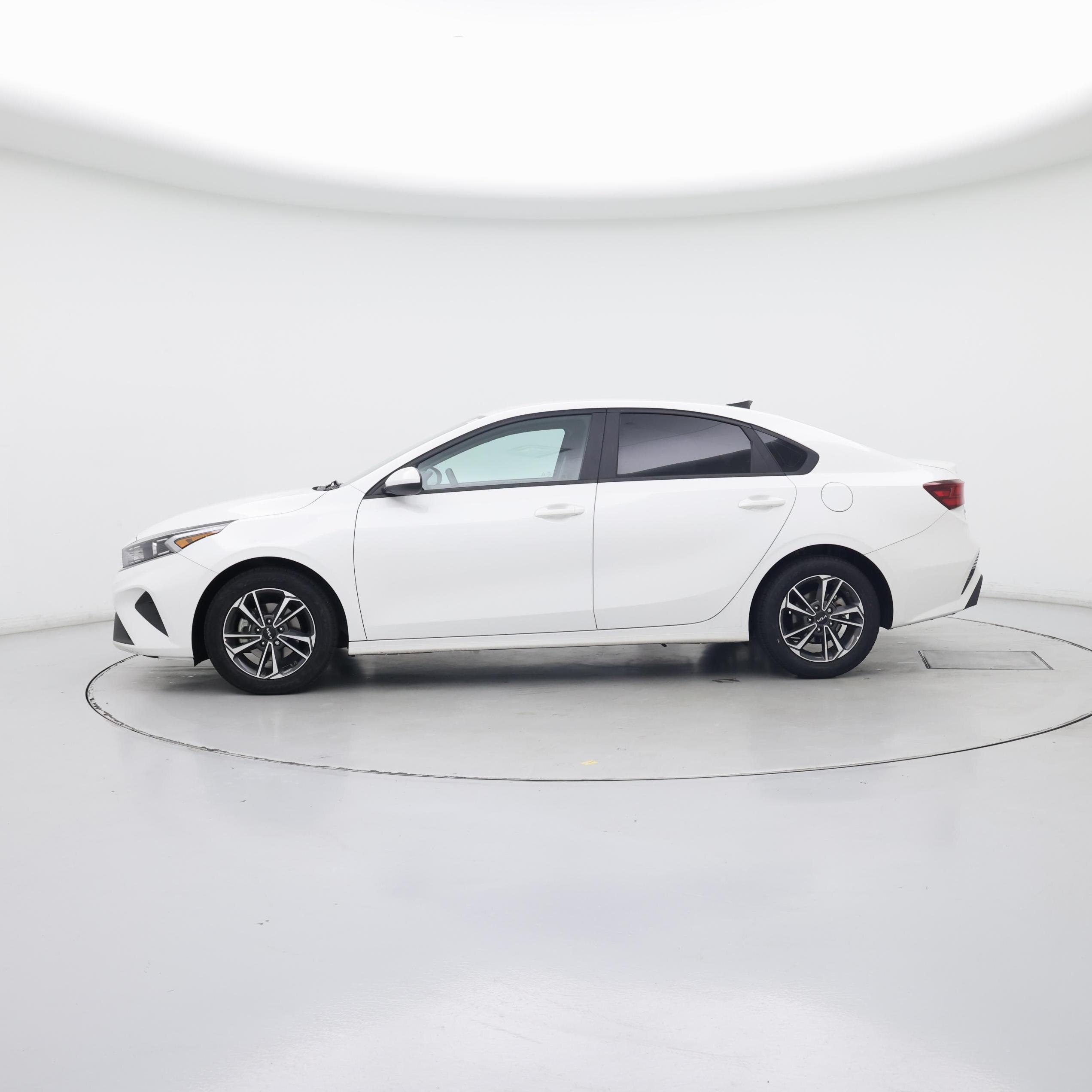 Thumbnail: 2023 Kia Forte - 3