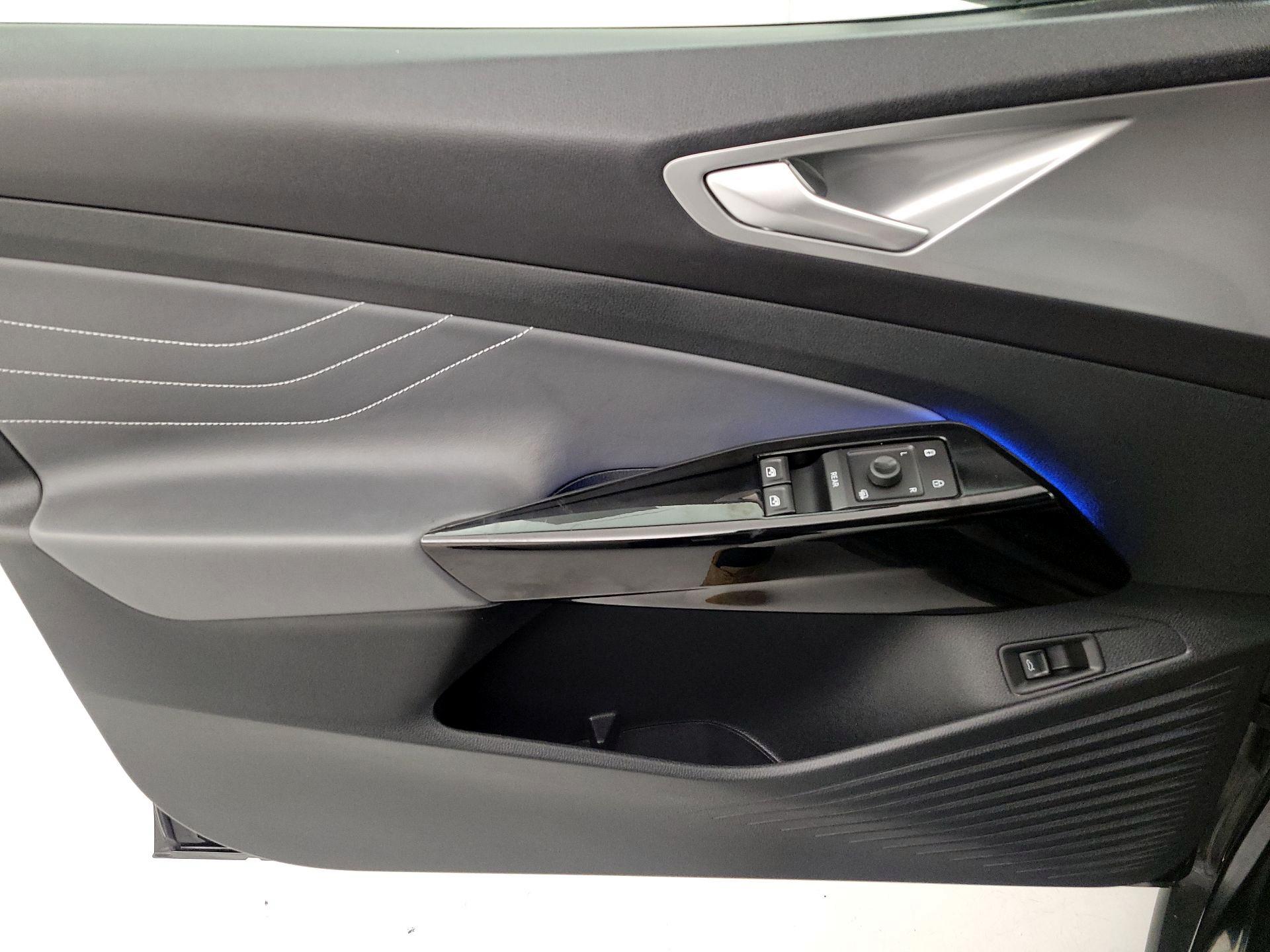 Thumbnail: 2023 Volkswagen ID.4 - 10