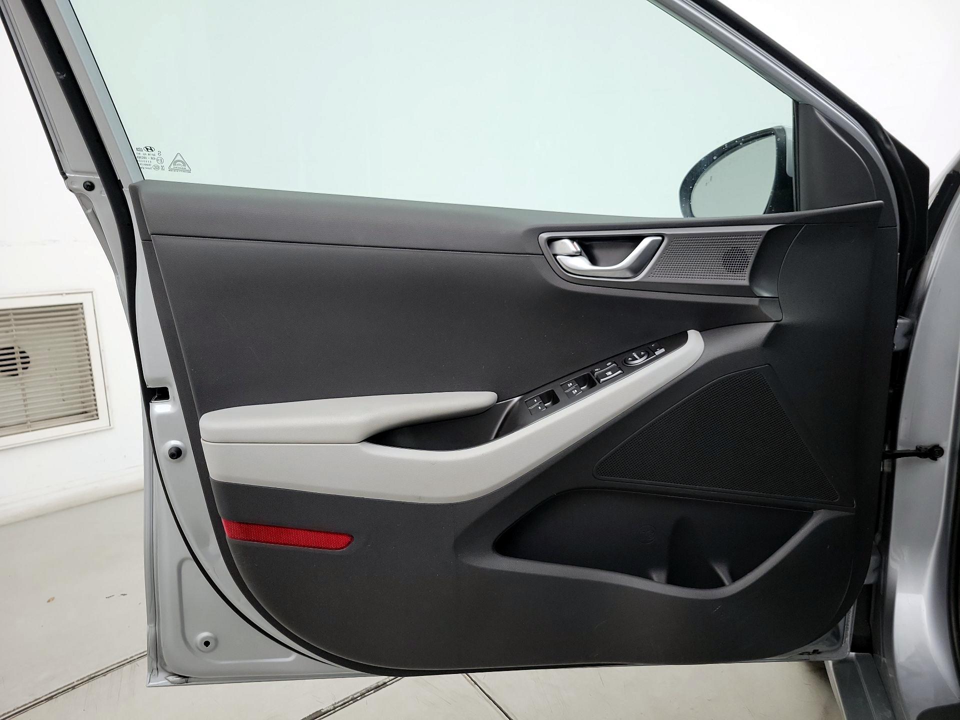 Thumbnail: 2022 Hyundai Ioniq - 12