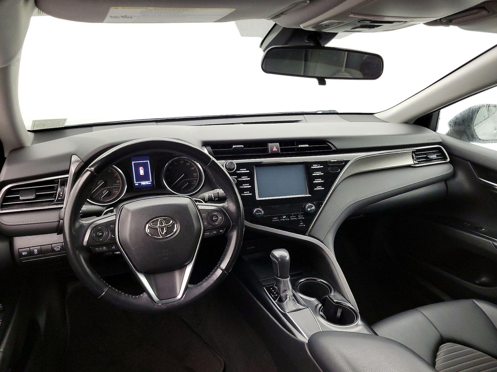 2019 Toyota Camry SE - Photo 10