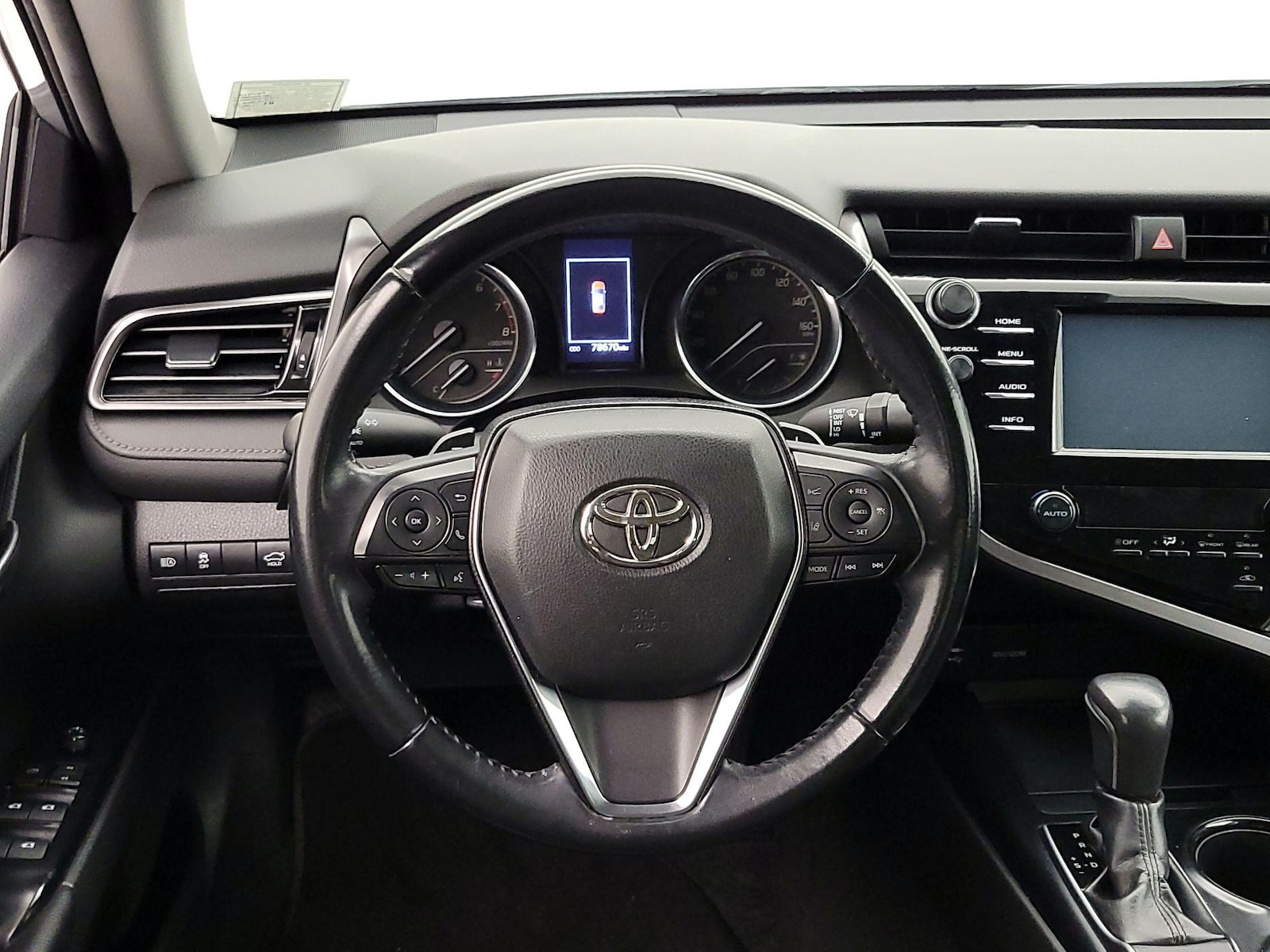 2019 Toyota Camry SE - Photo 11