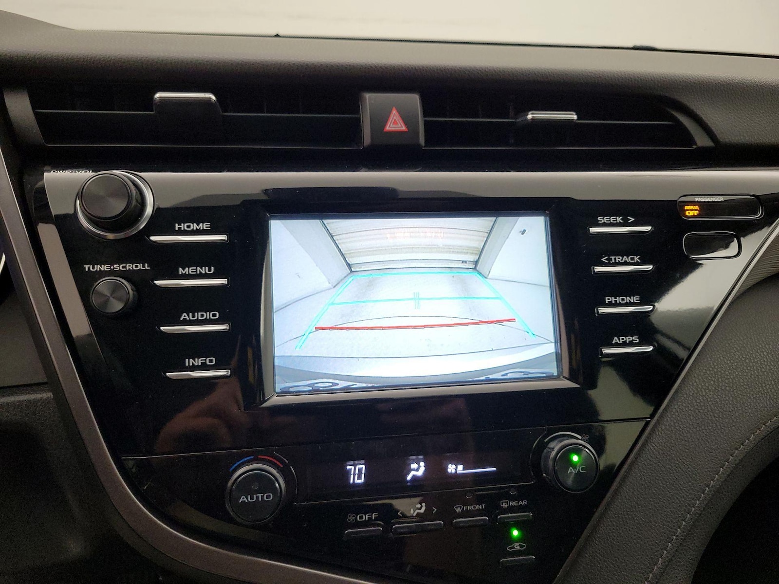 2019 Toyota Camry SE - Photo 15