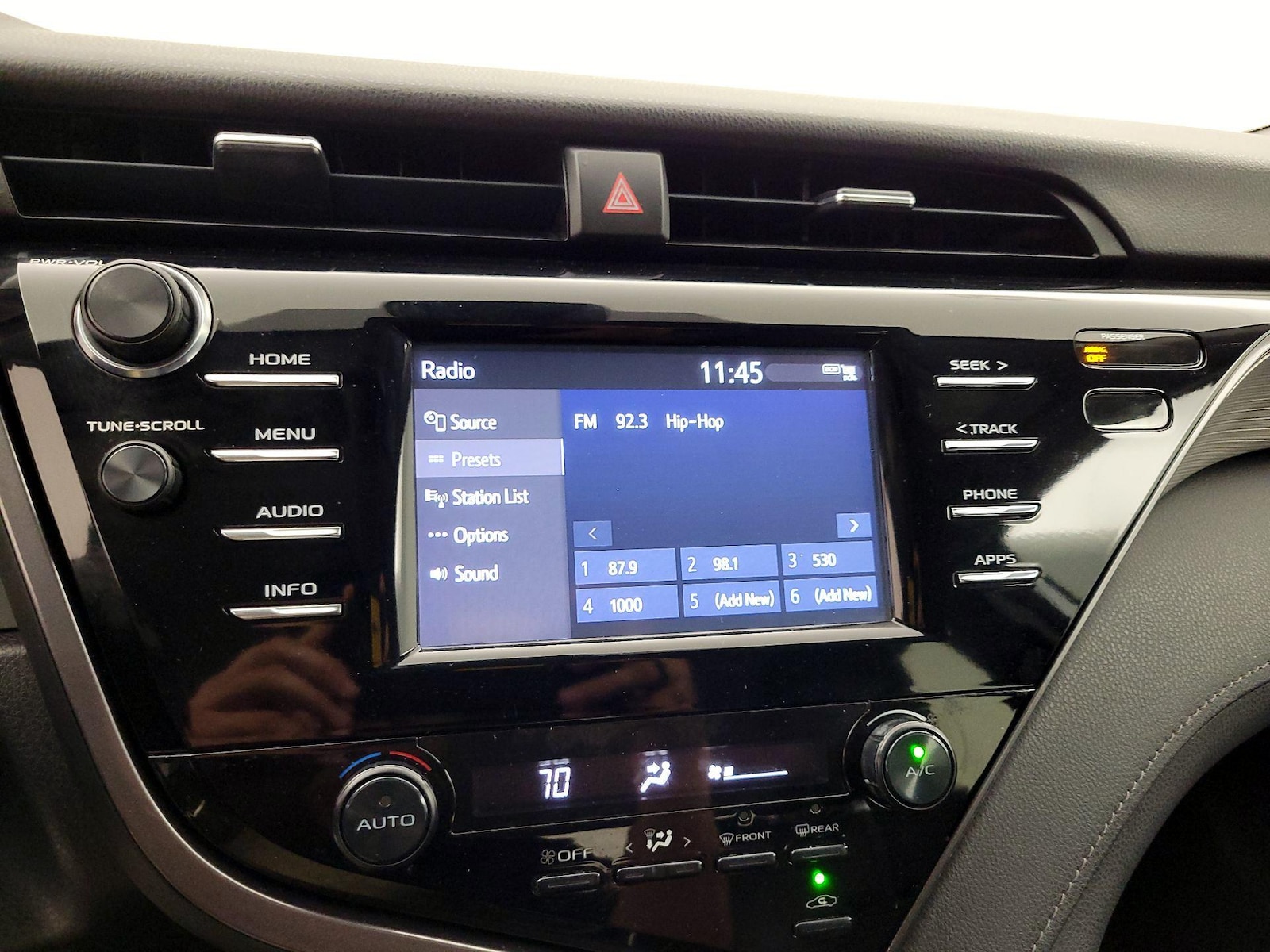 2019 Toyota Camry SE - Photo 16