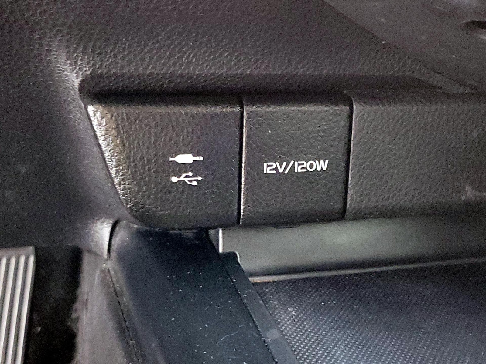 2019 Toyota Camry SE - Photo 19