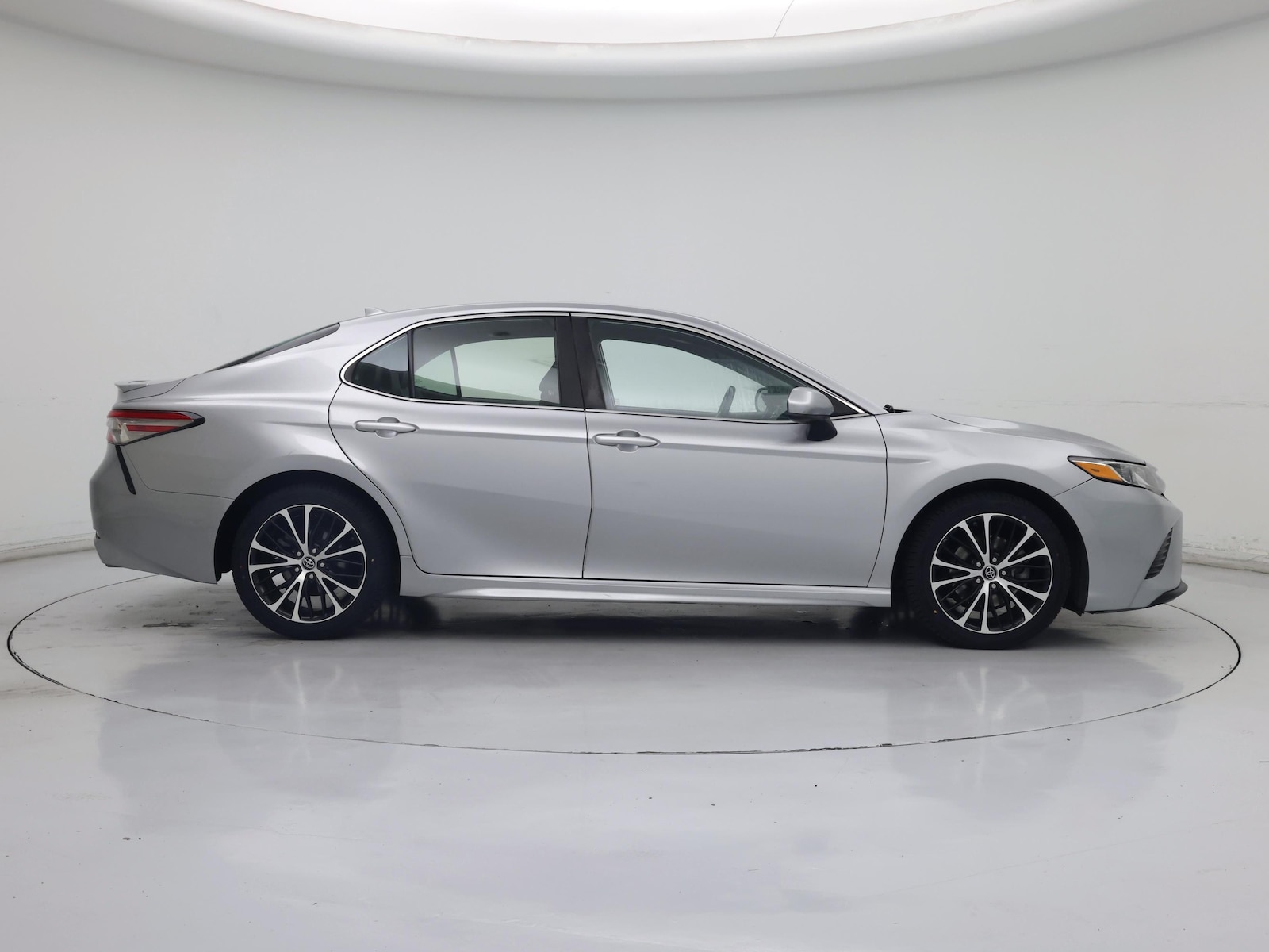 2019 Toyota Camry SE - Photo 8