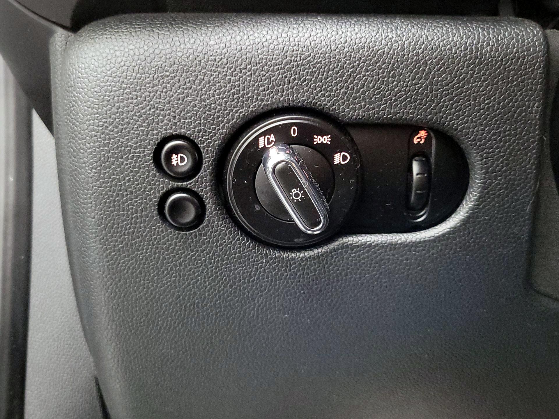 Thumbnail: 2016 MINI Cooper Hardtop - 13