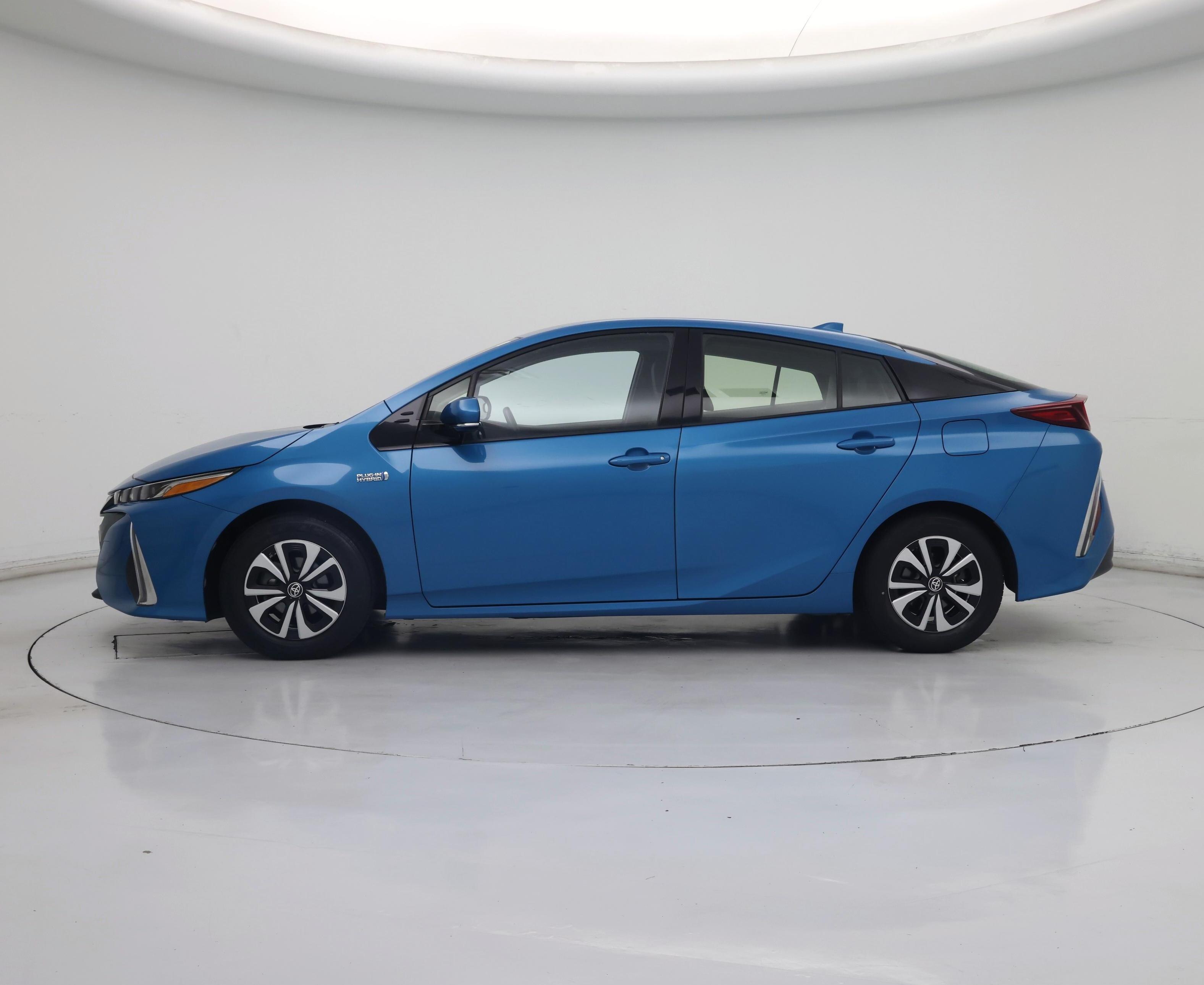 Thumbnail: 2017 Toyota Prius Prime - 3