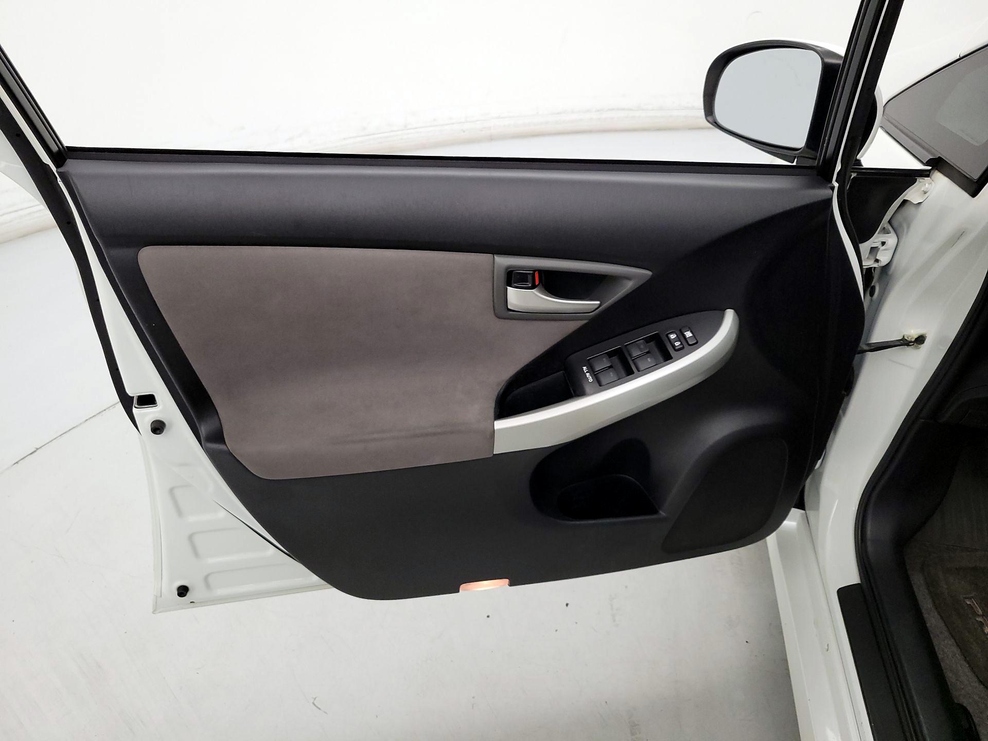 Thumbnail: 2014 Toyota Prius - 12