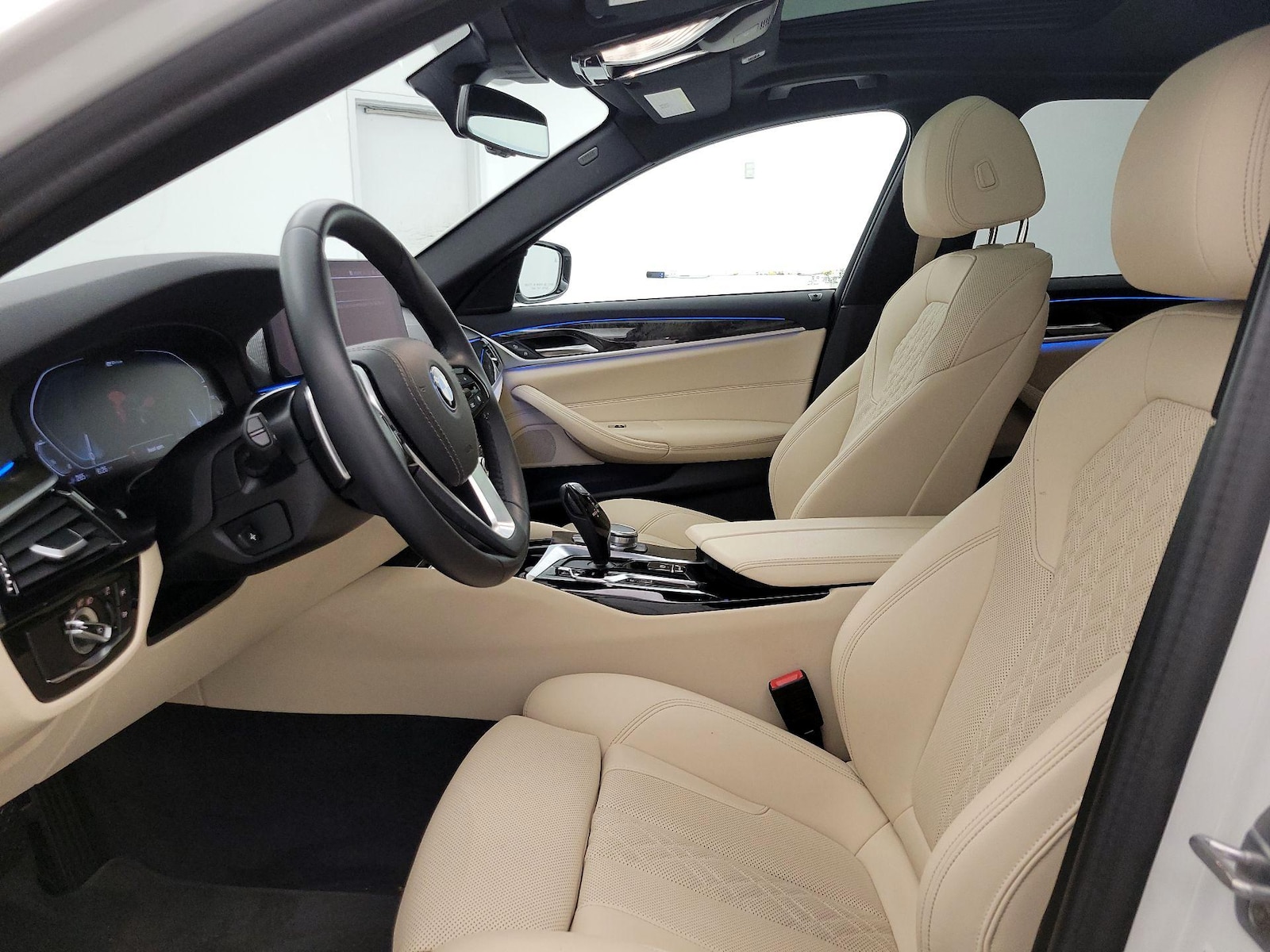 2022 BMW 5 Series 530e - Photo 12