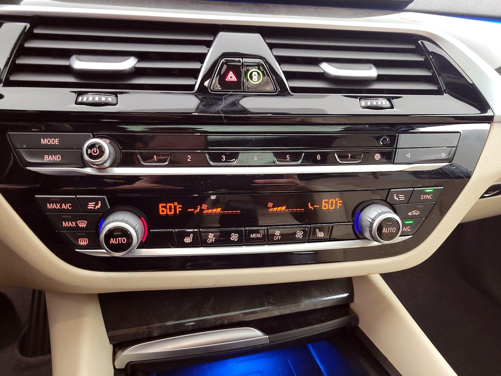 2022 BMW 5 Series 530e - Photo 18