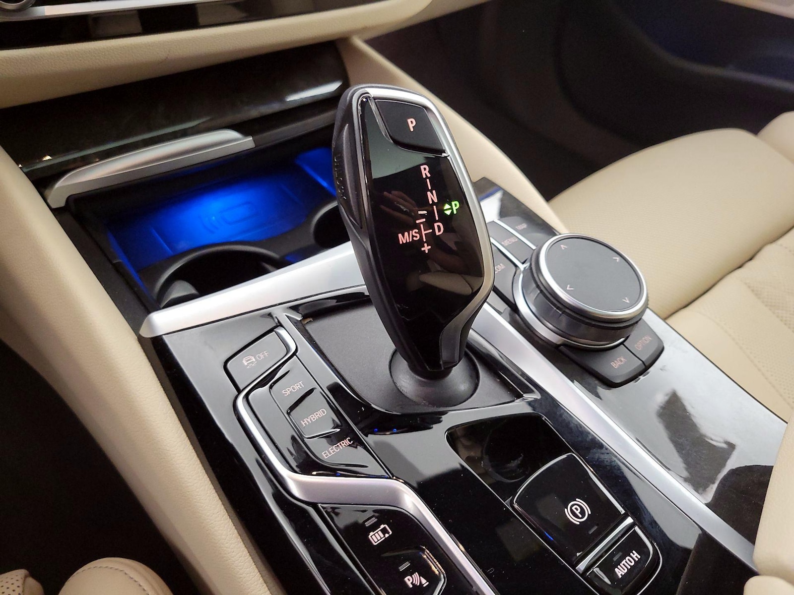 2022 BMW 5 Series 530e - Photo 19