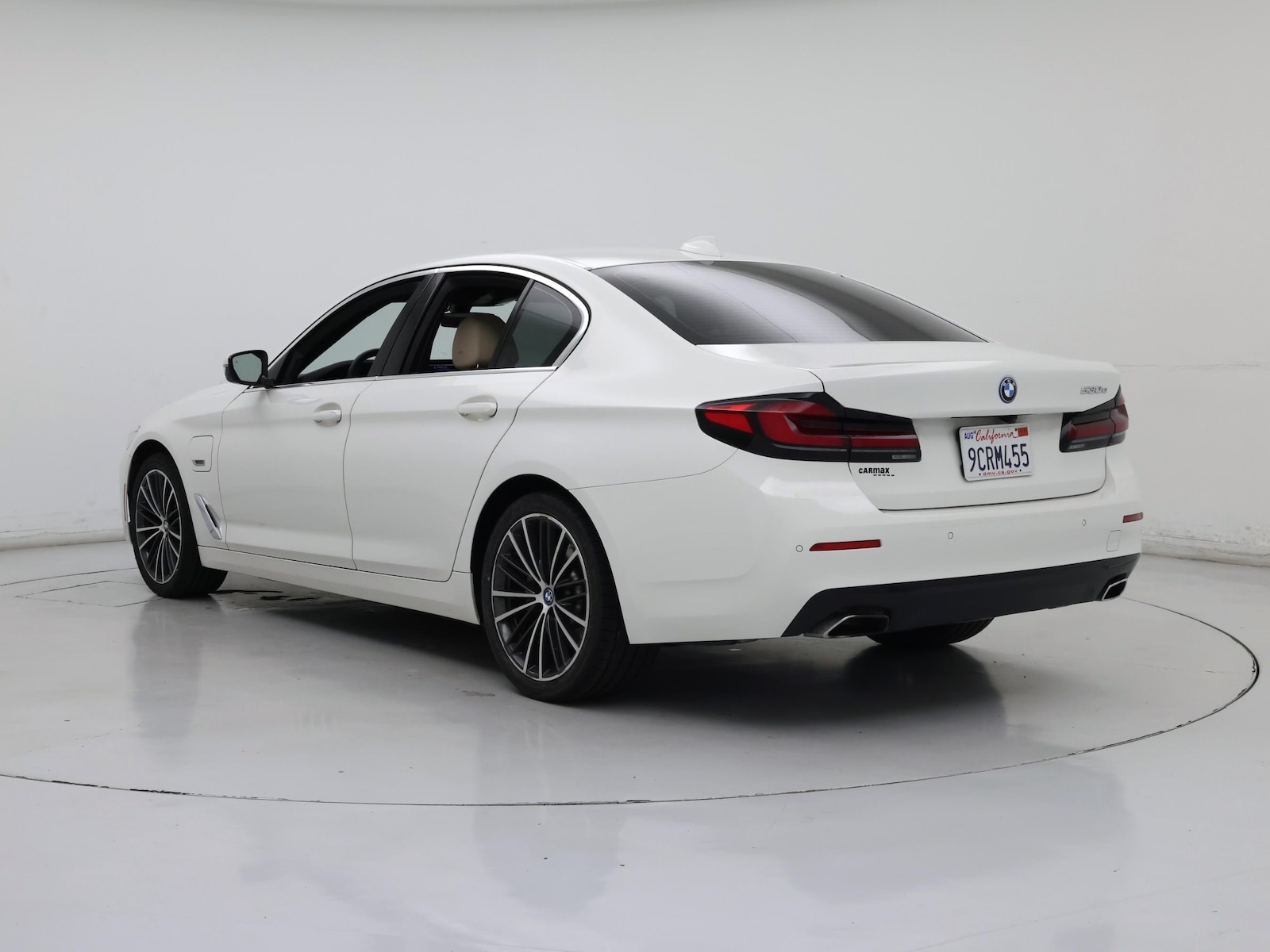 2022 BMW 5 Series 530e - Photo 3