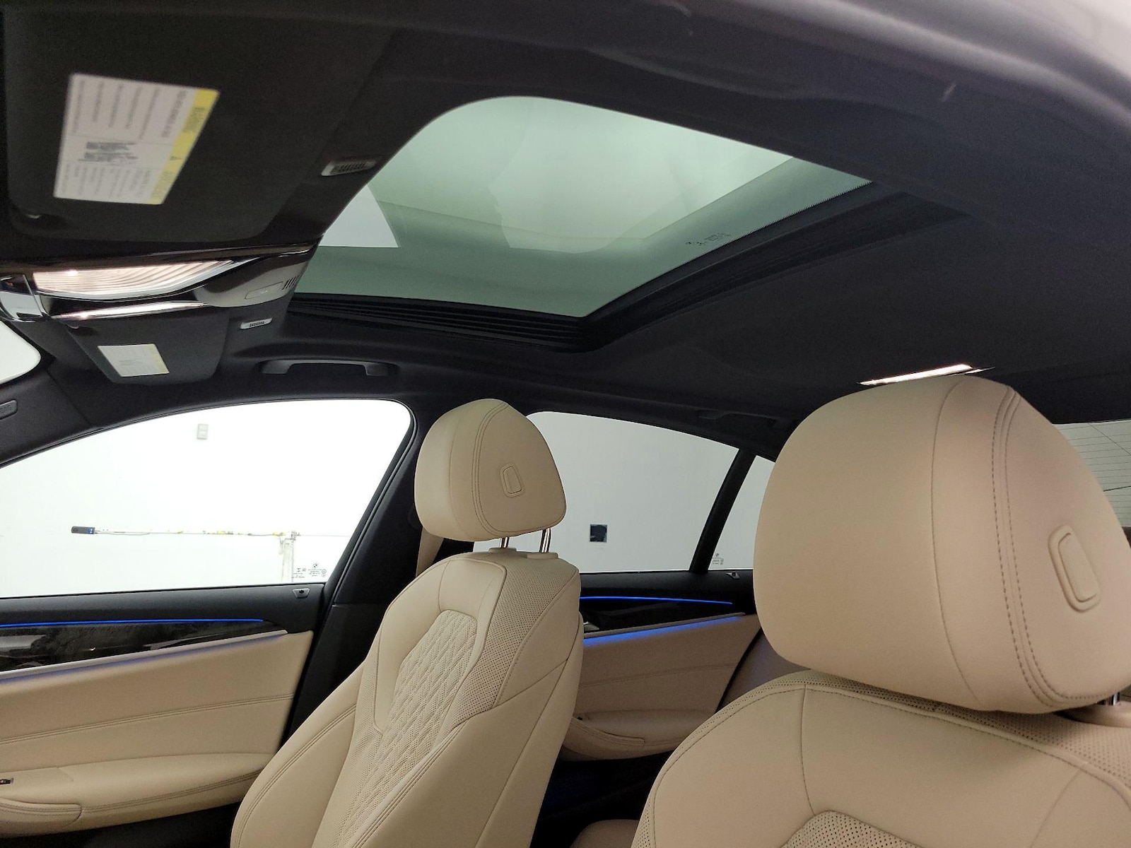 2022 BMW 5 Series 530e - Photo 20