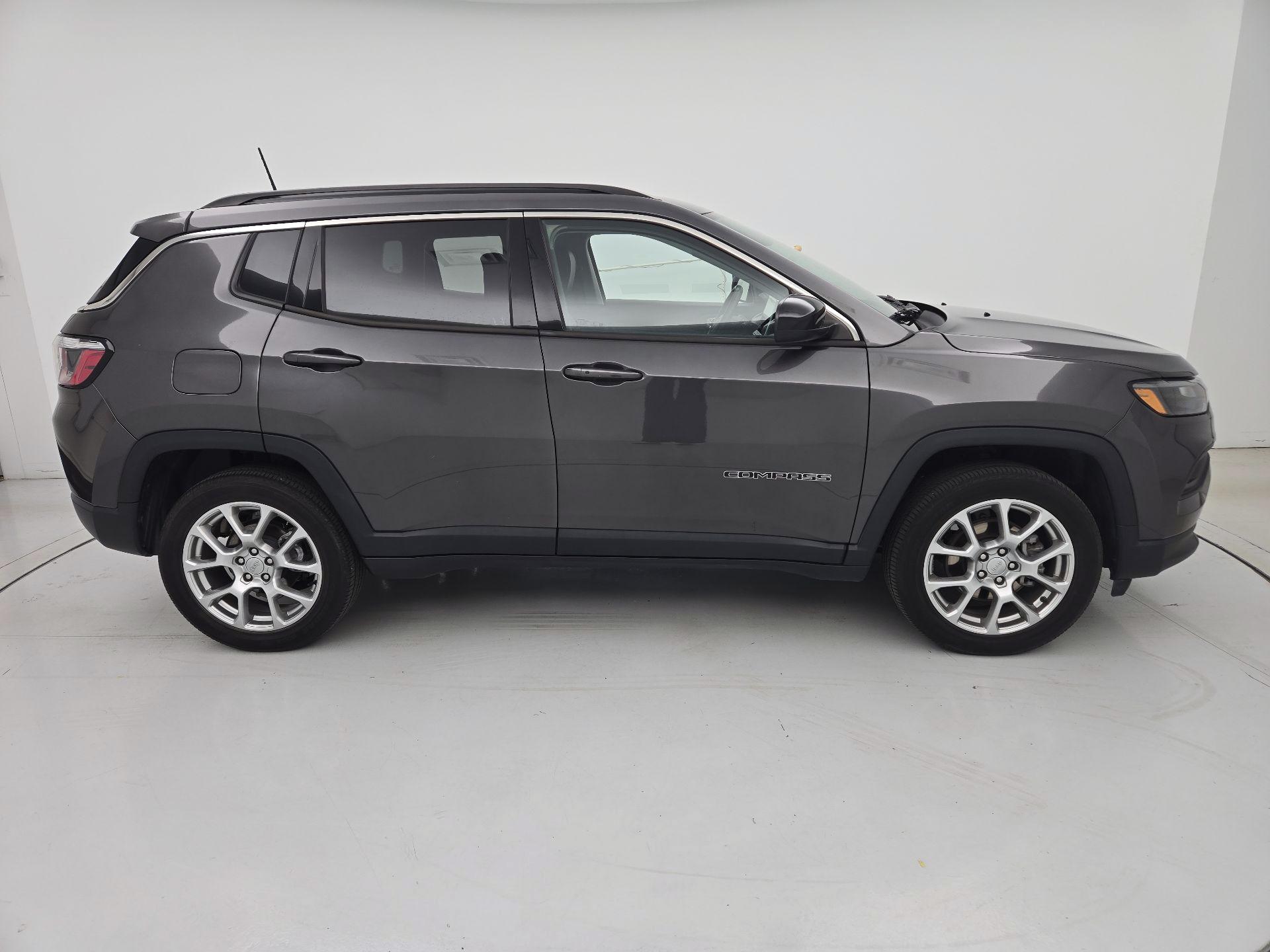 Thumbnail: 2022 Jeep Compass - 4