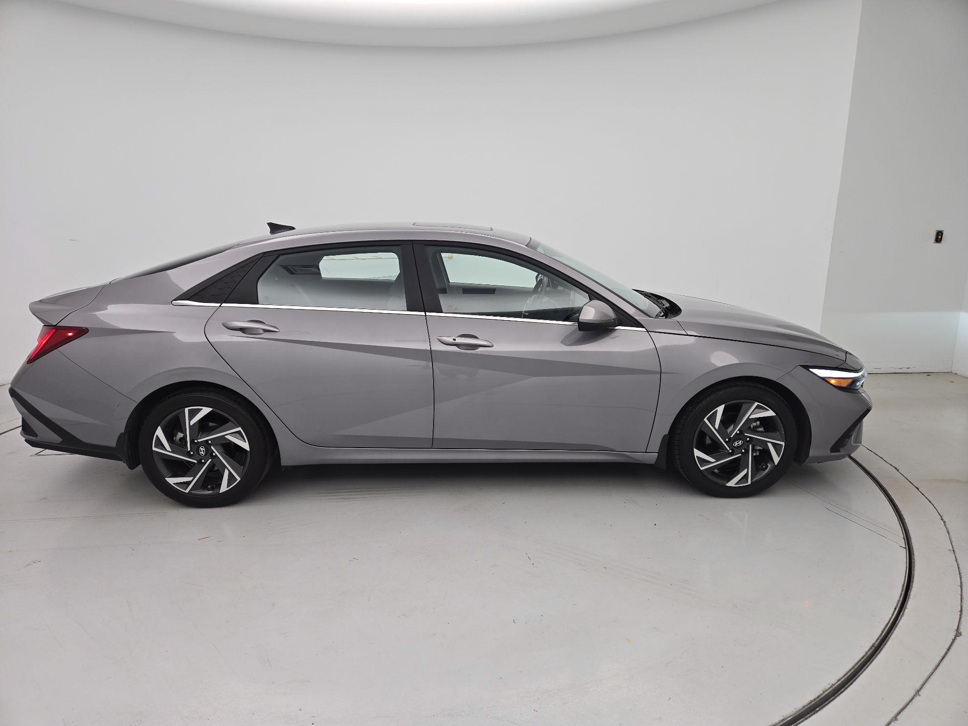Thumbnail: 2024 Hyundai Elantra - 4