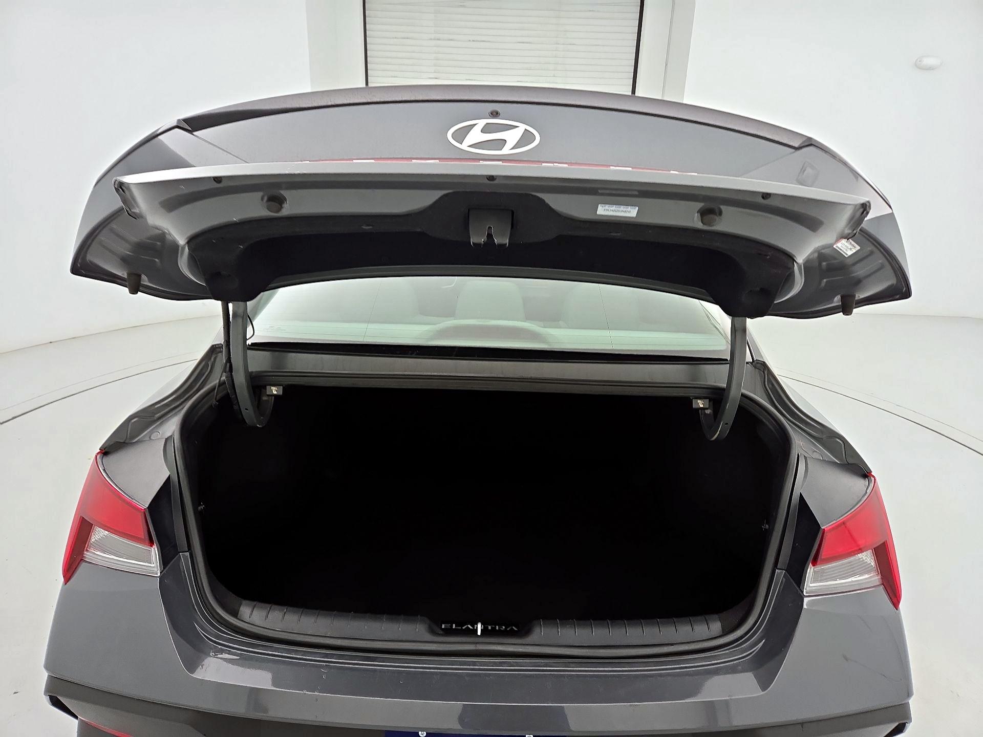 Thumbnail: 2025 Hyundai Elantra - 18