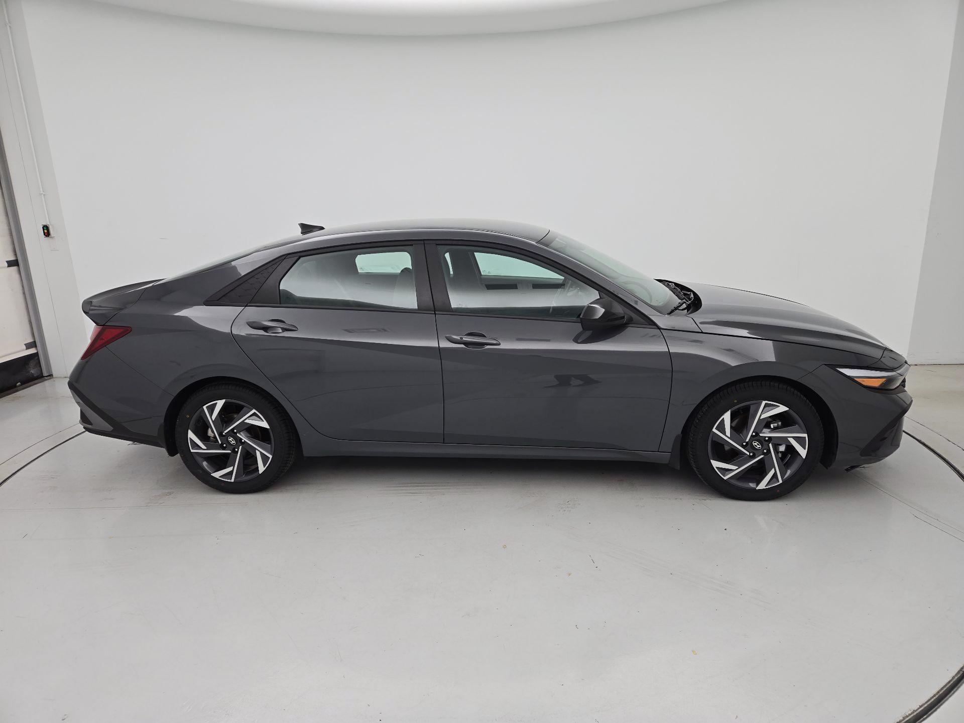 Thumbnail: 2025 Hyundai Elantra - 4