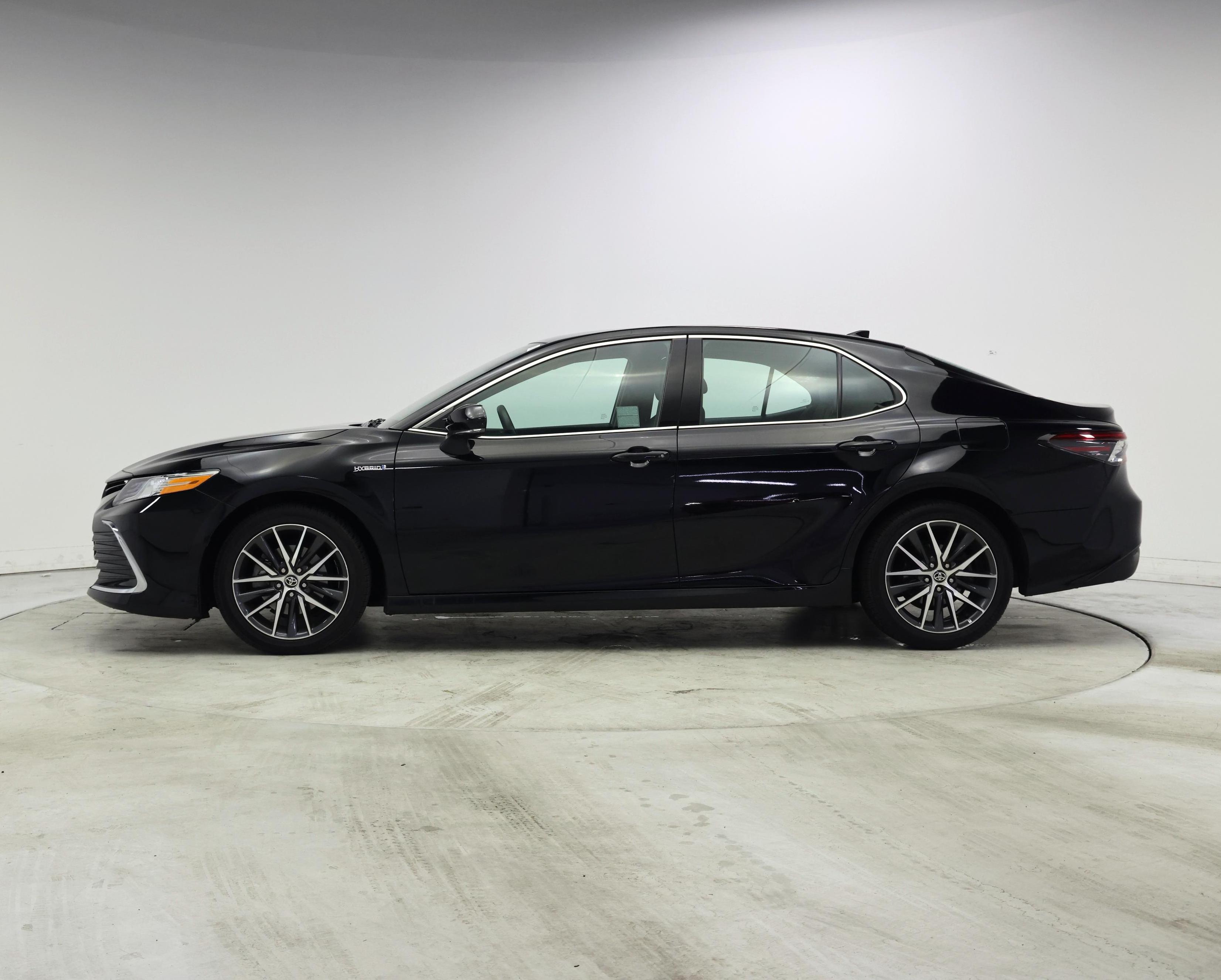 Thumbnail: 2021 Toyota Camry - 3