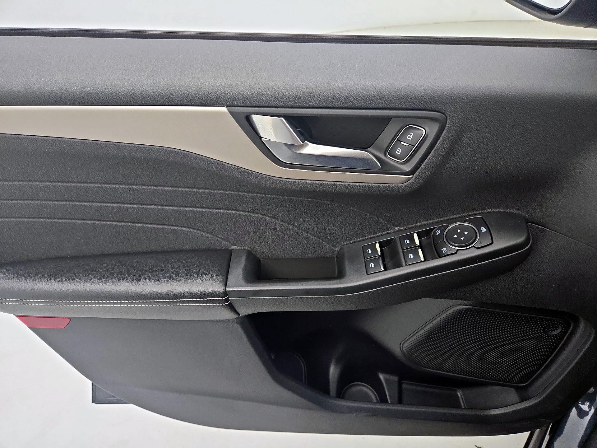 Thumbnail: 2022 Ford Escape - 10
