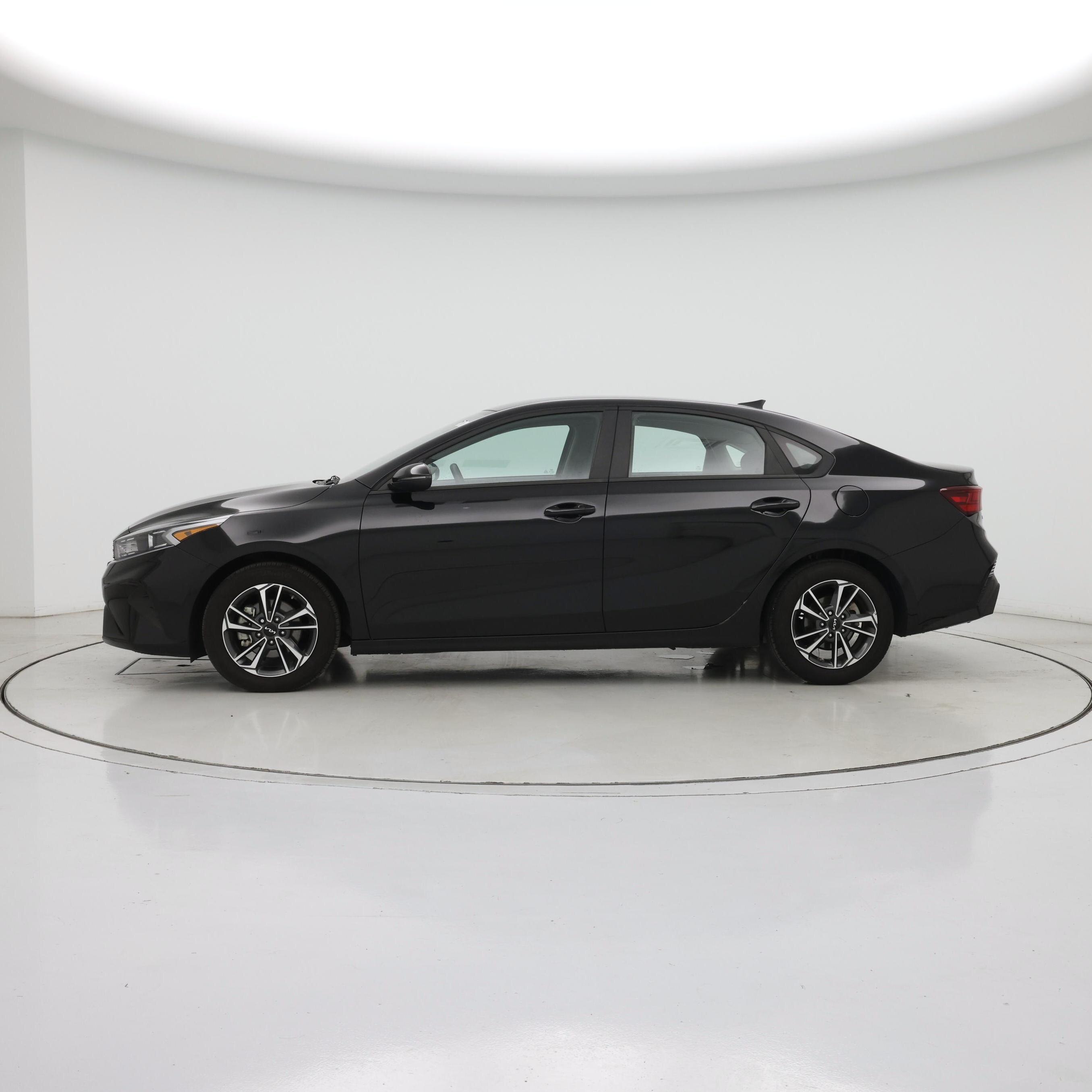 Thumbnail: 2024 Kia Forte - 3
