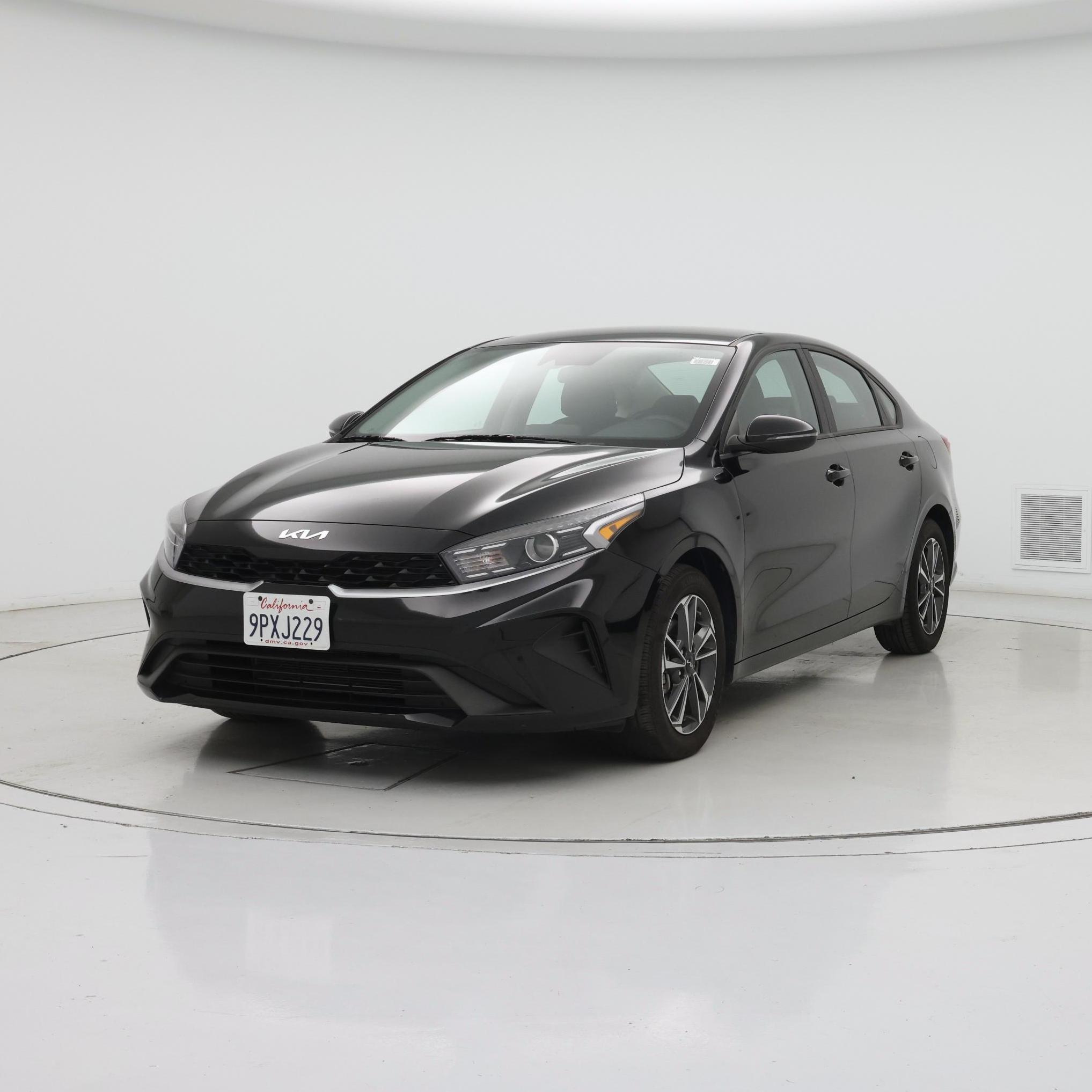 Thumbnail: 2024 Kia Forte - 4