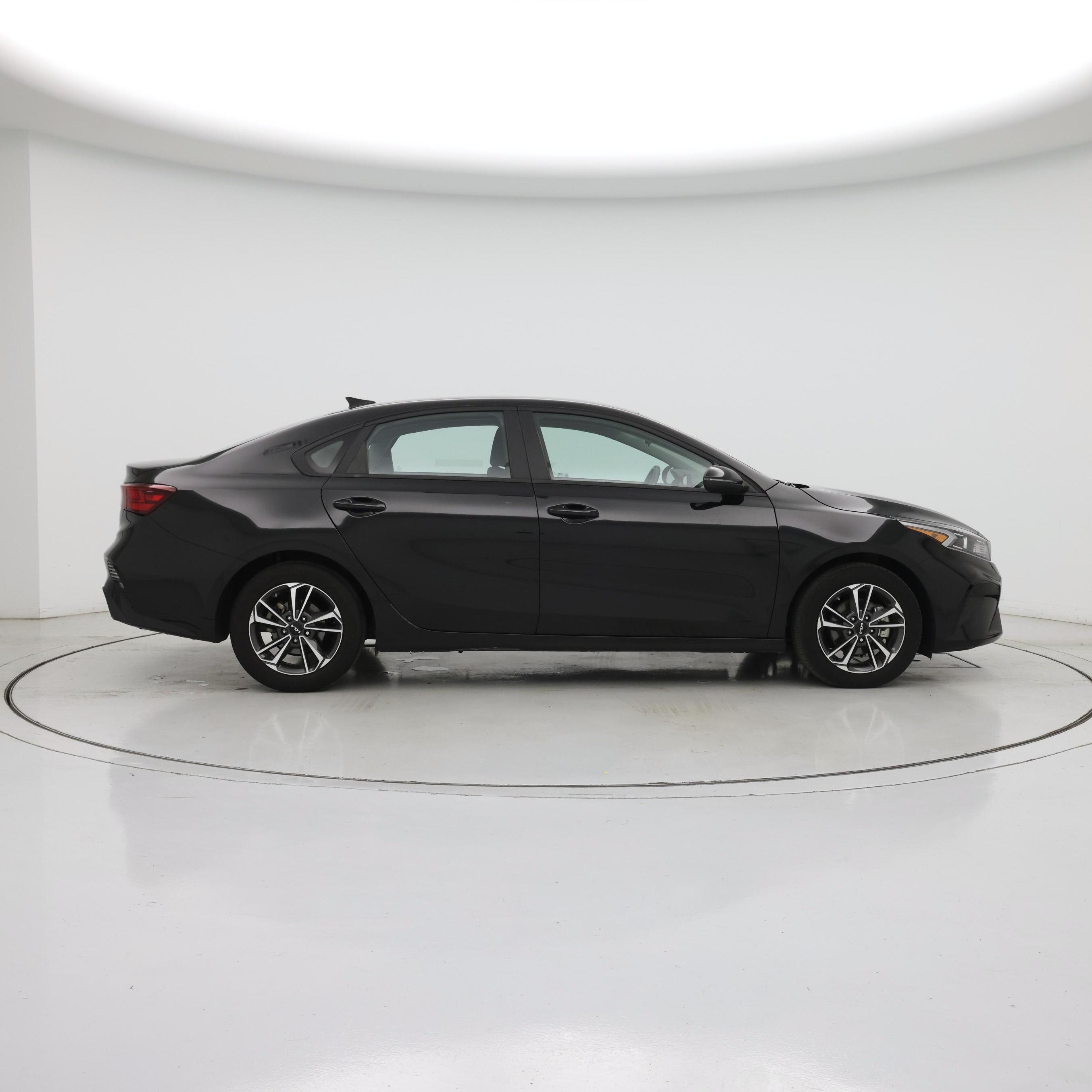 Thumbnail: 2024 Kia Forte - 7