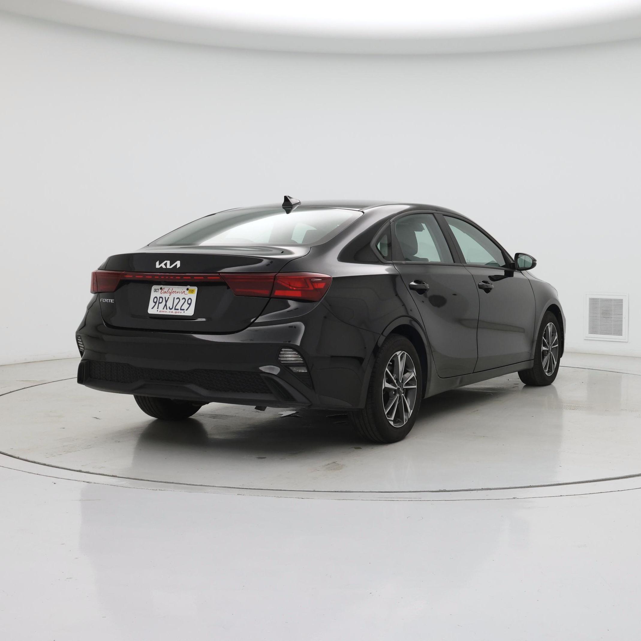 Thumbnail: 2024 Kia Forte - 8