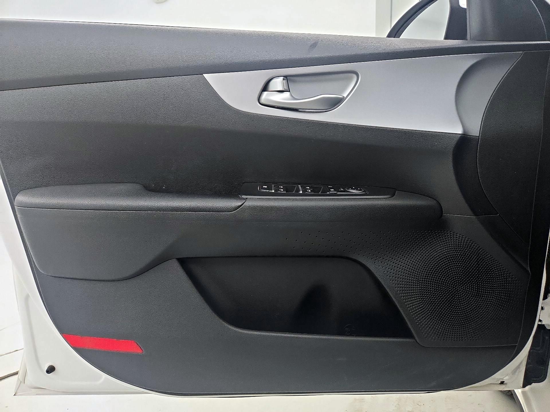 Thumbnail: 2023 Kia Forte - 12