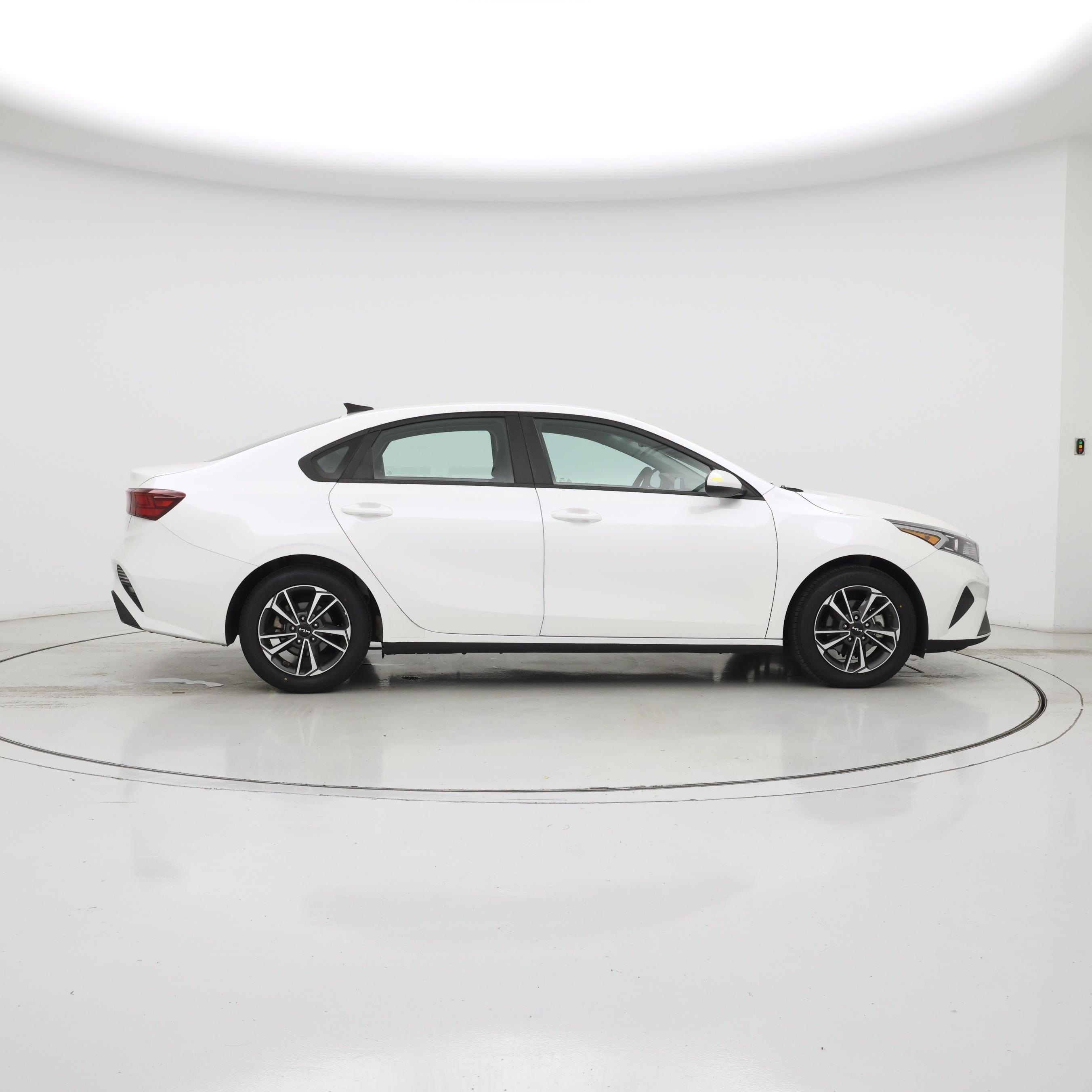 Thumbnail: 2023 Kia Forte - 7