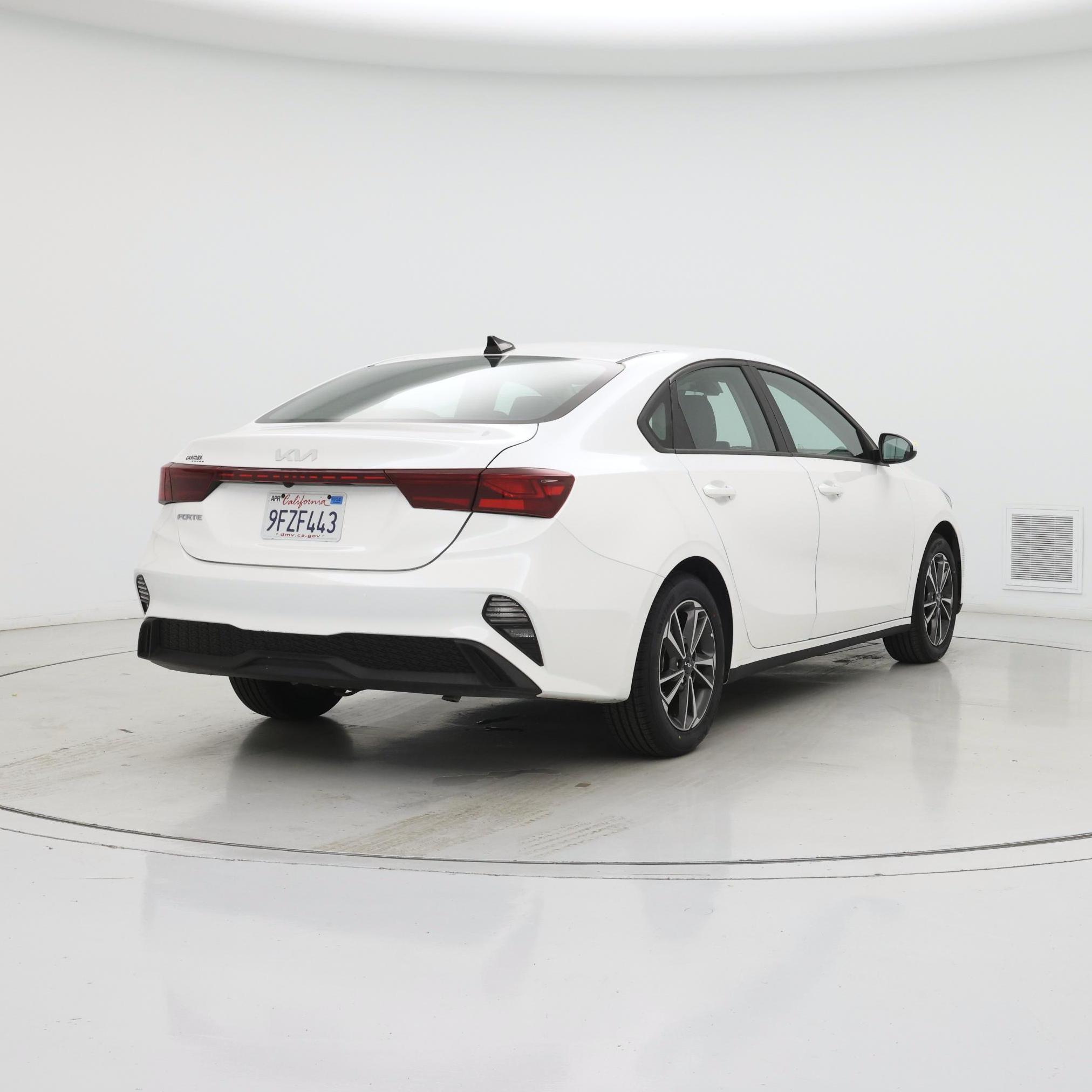 Thumbnail: 2023 Kia Forte - 8