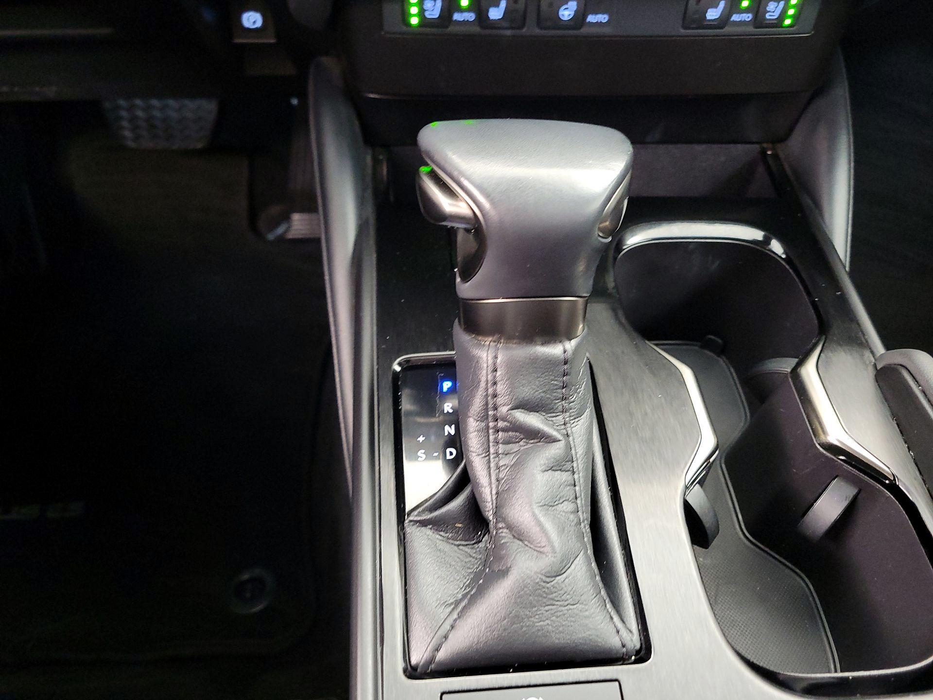 Thumbnail: 2023 Lexus ES - 16