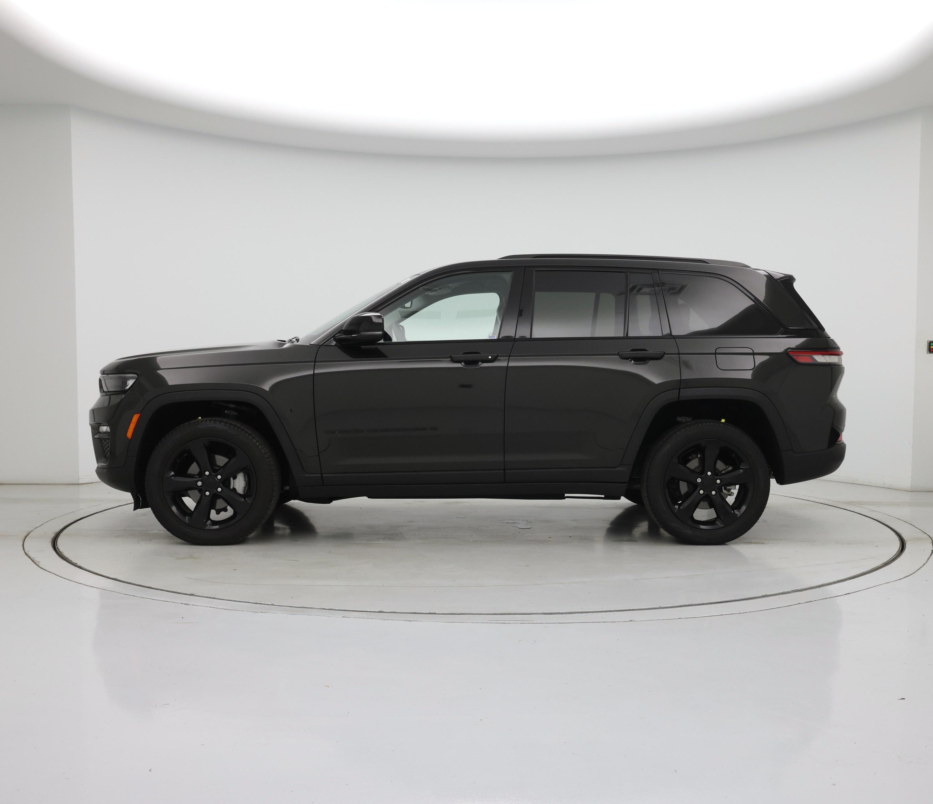 Thumbnail: 2023 Jeep Grand Cherokee - 3