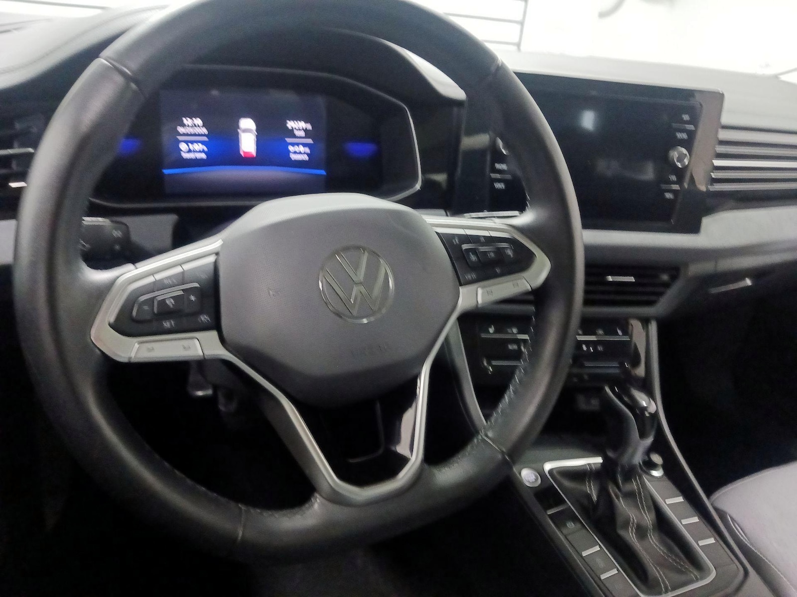 2025 Volkswagen Jetta SE - Photo 11