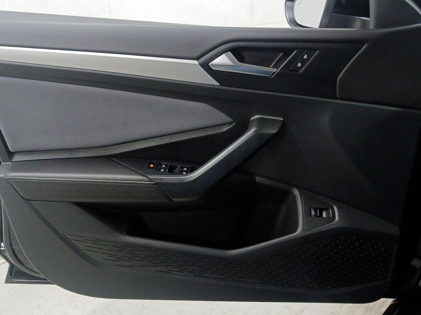2025 Volkswagen Jetta SE - Photo 13