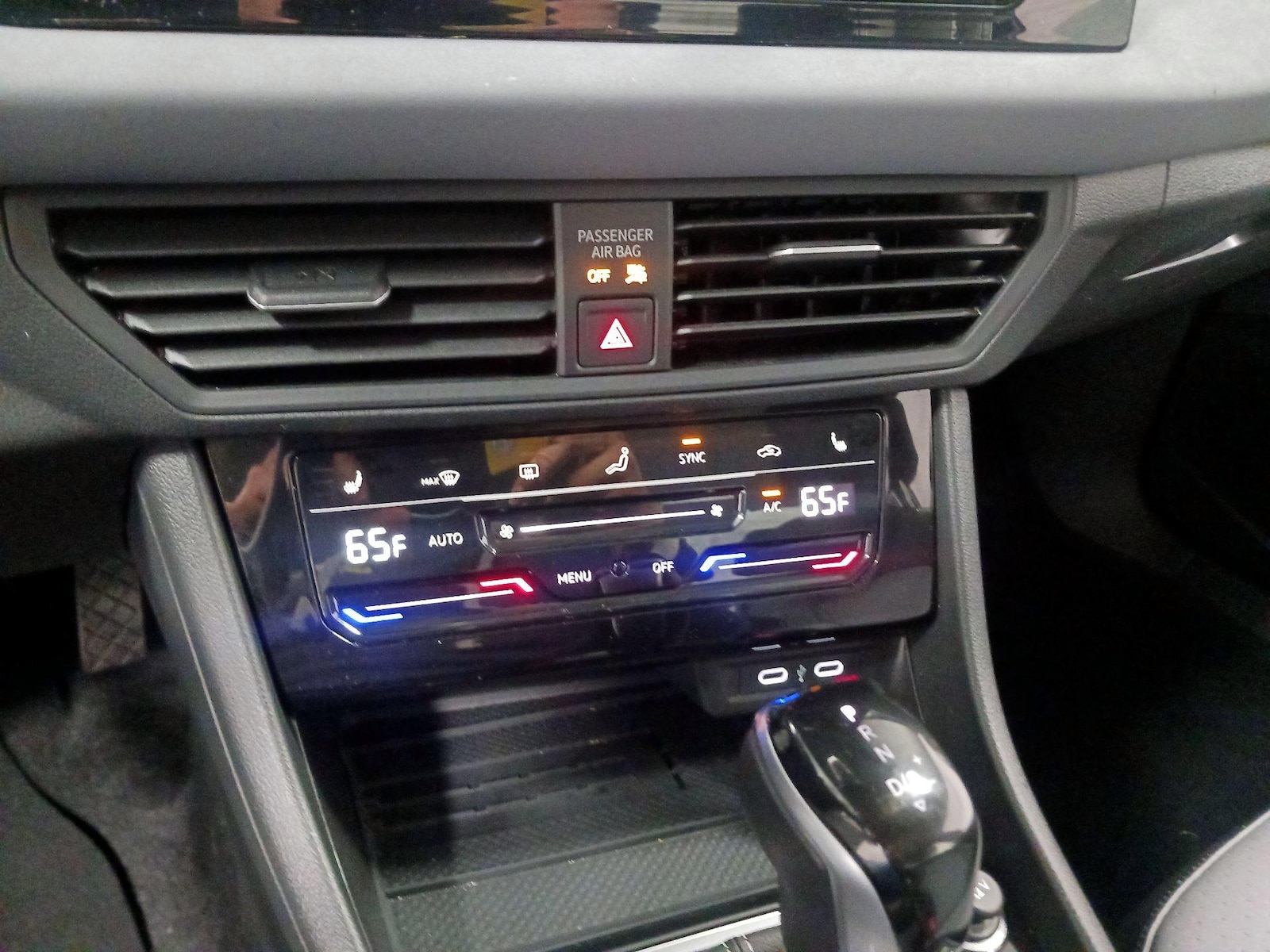 2025 Volkswagen Jetta SE - Photo 16