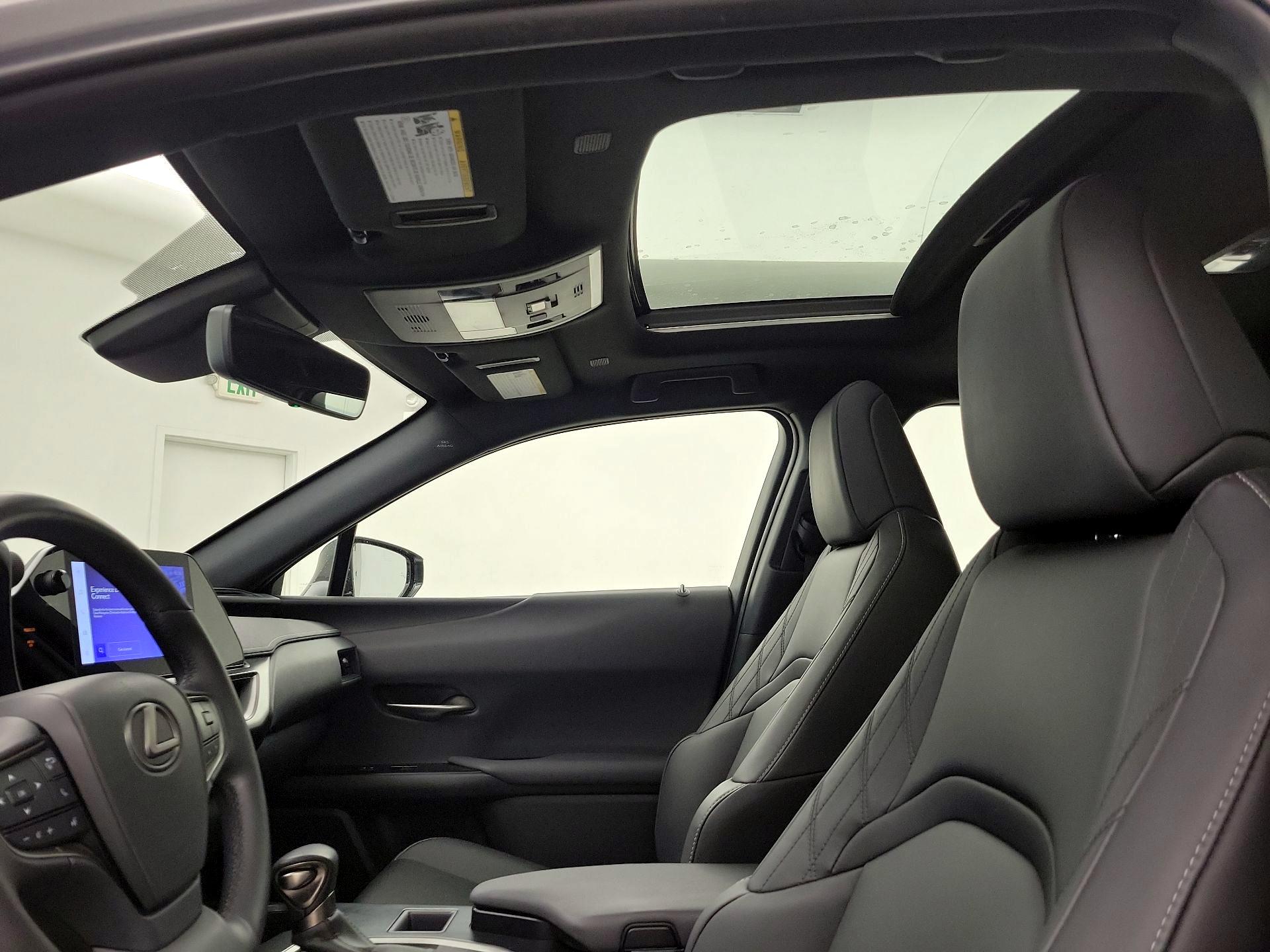 Thumbnail: 2023 Lexus UX - 19
