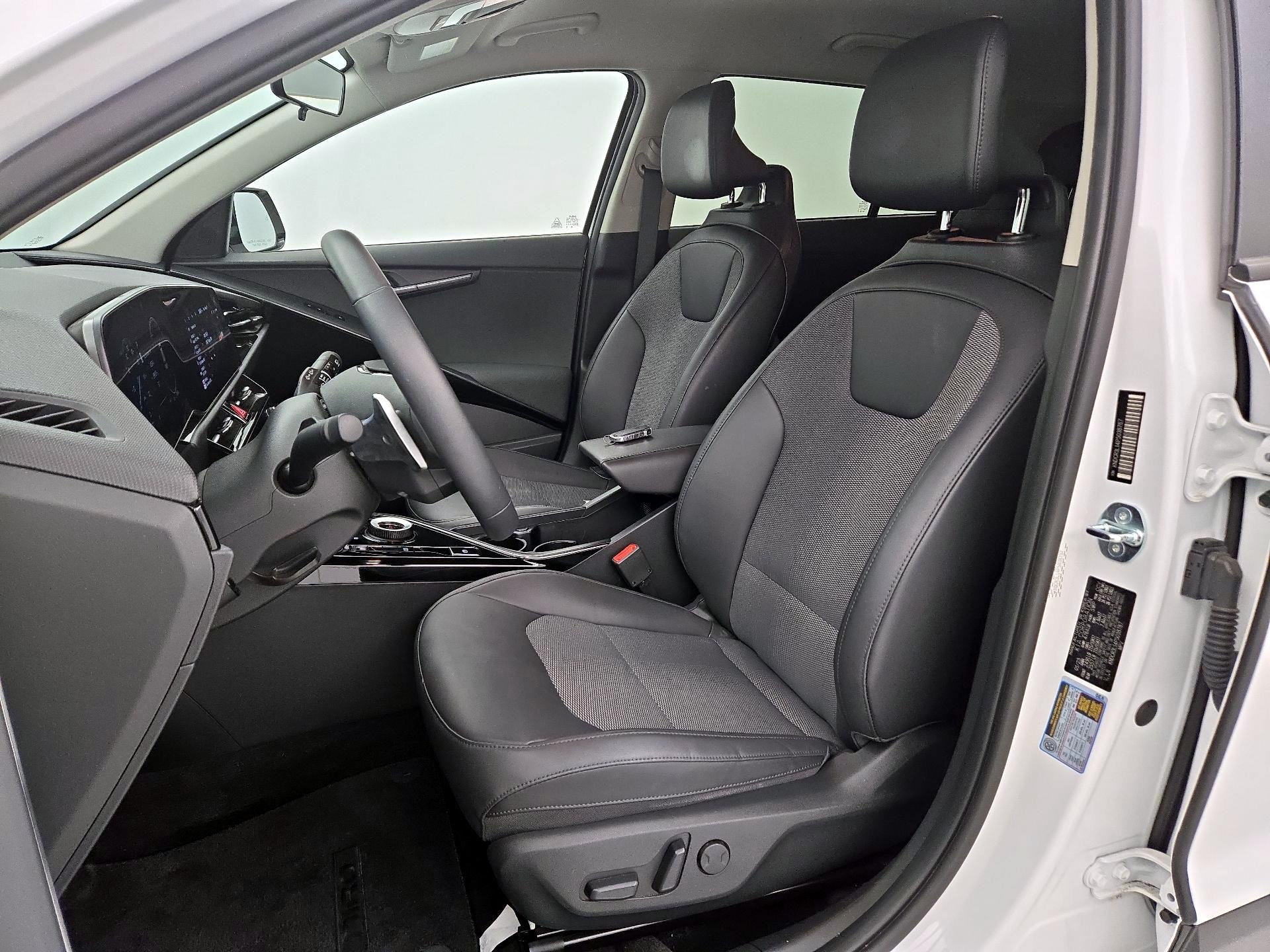 Thumbnail: 2023 Kia Niro - 9