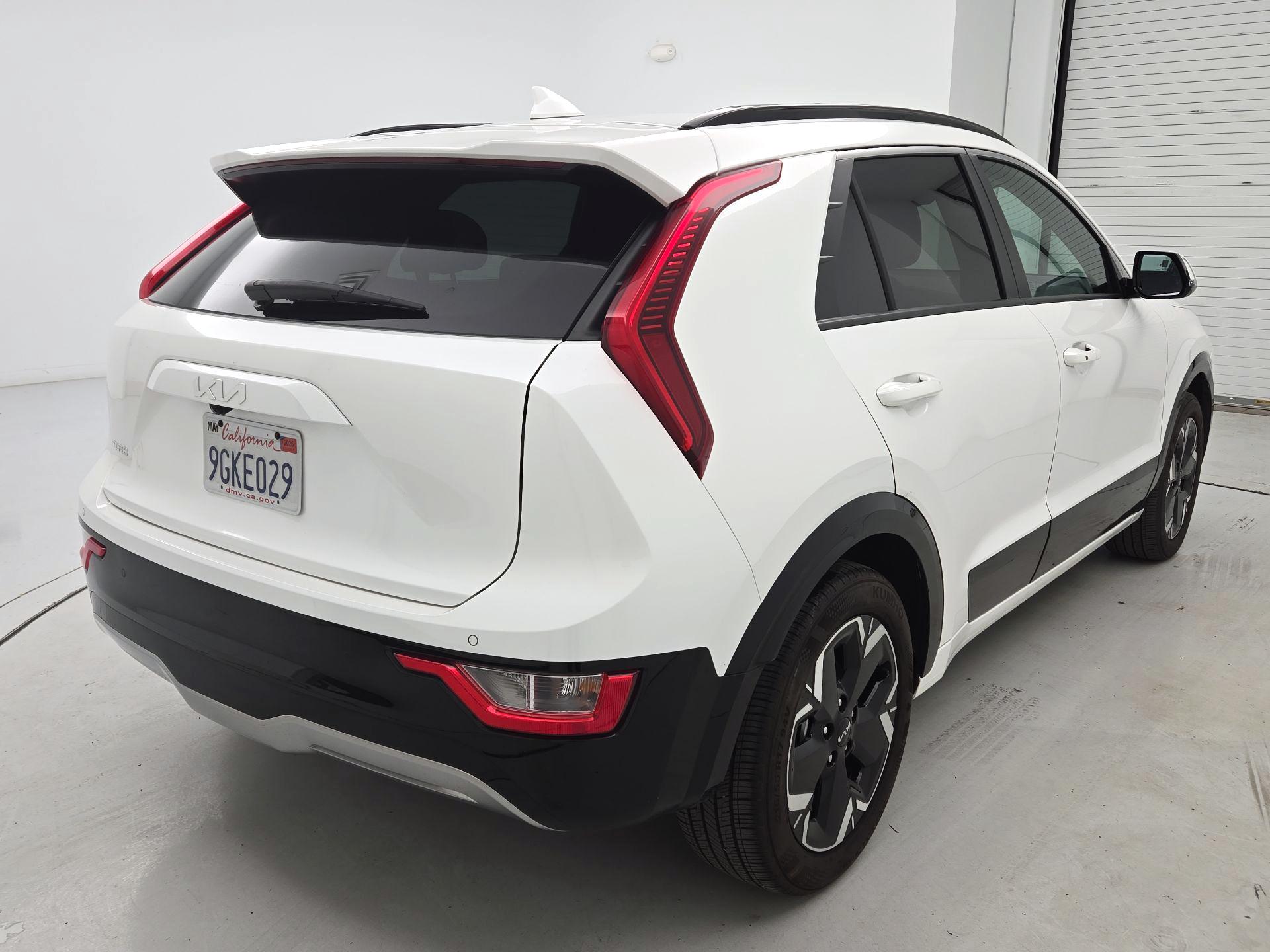 Thumbnail: 2023 Kia Niro - 5