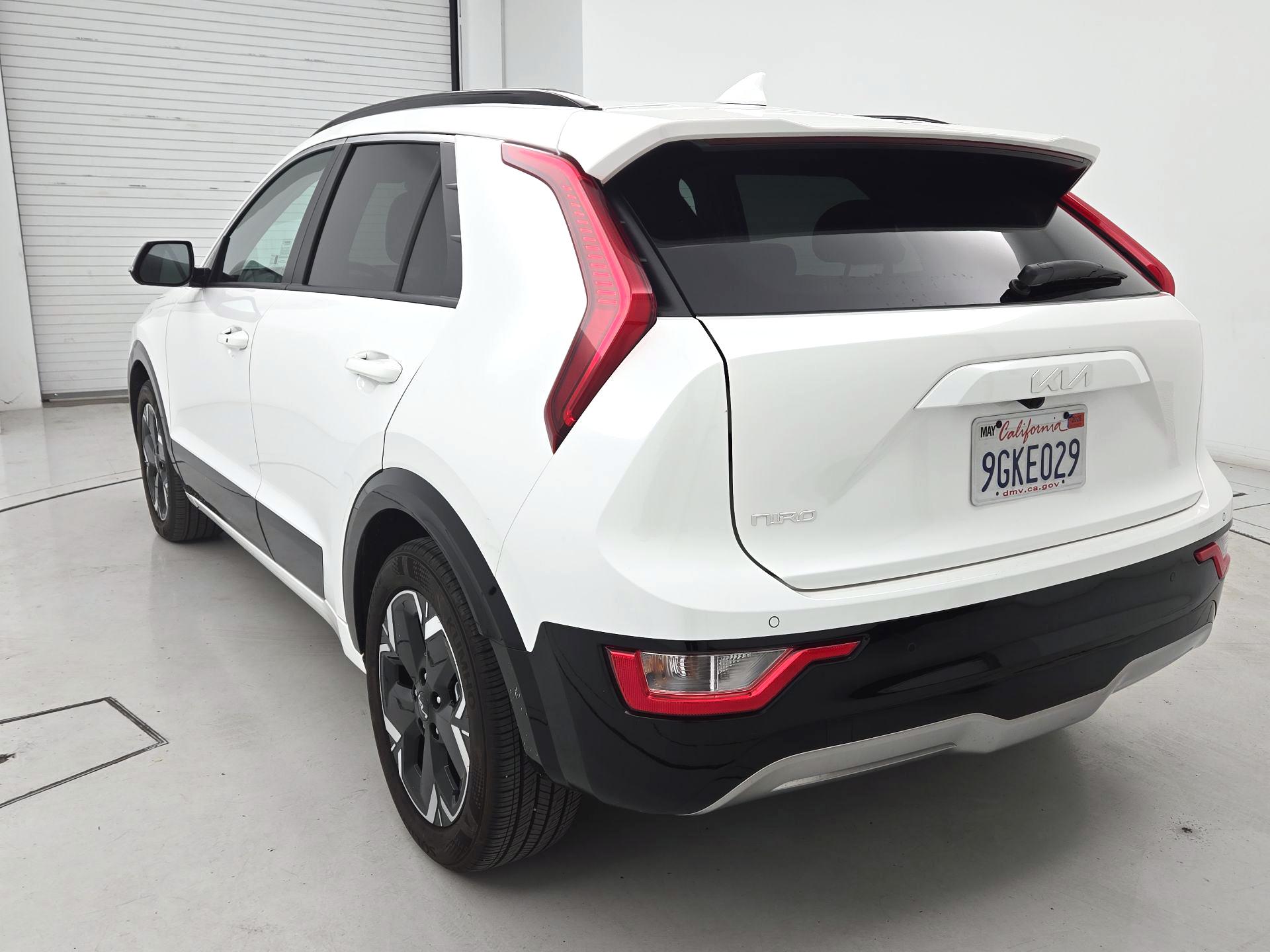 Thumbnail: 2023 Kia Niro - 7